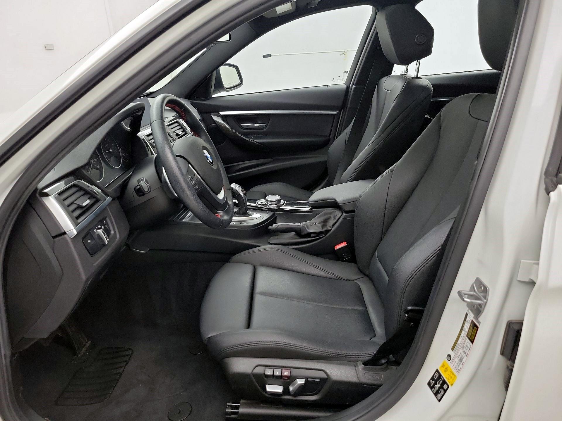 Thumbnail: 2016 BMW 3 Series - 11