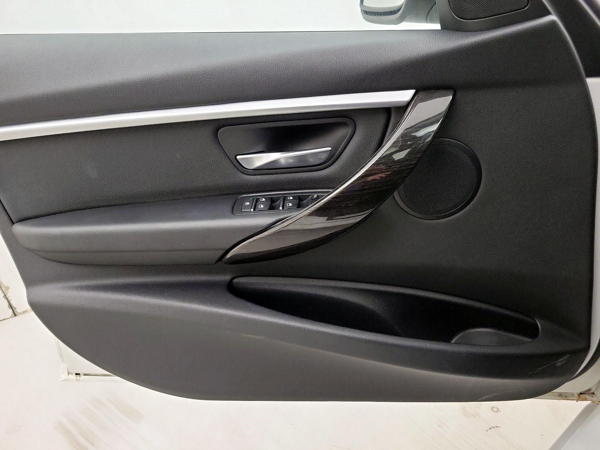 Thumbnail: 2016 BMW 3 Series - 12