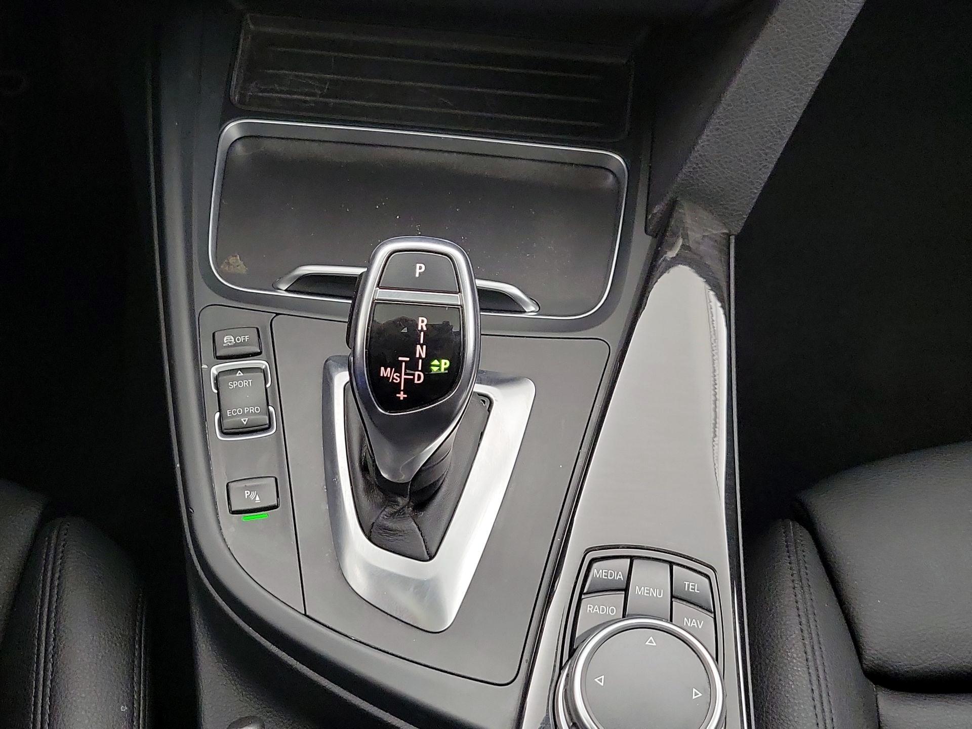 Thumbnail: 2016 BMW 3 Series - 18