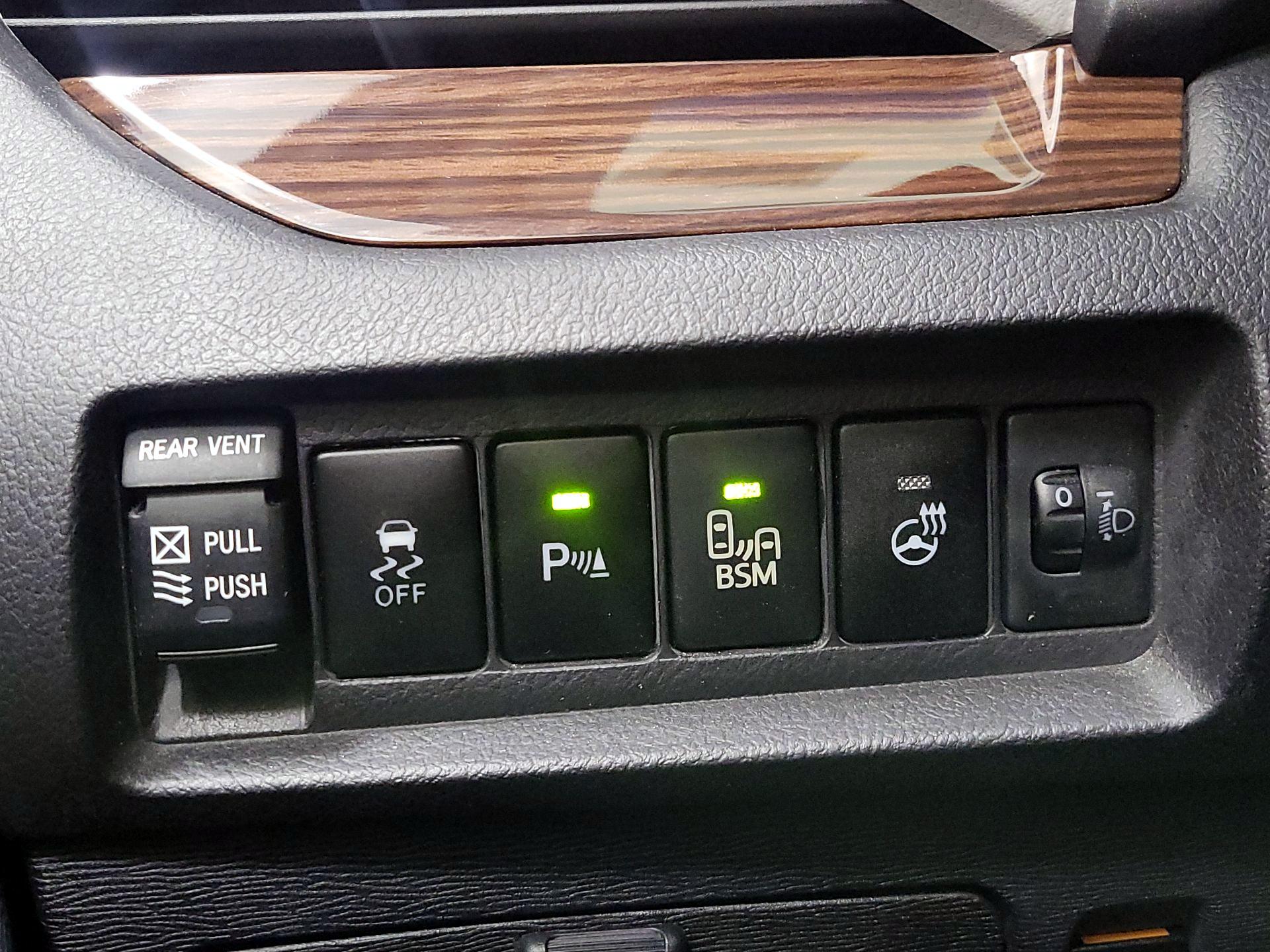 Thumbnail: 2017 Toyota Sienna - 13