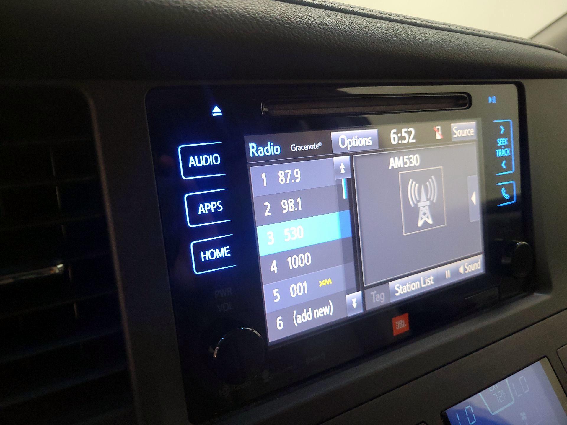 Thumbnail: 2017 Toyota Sienna - 15