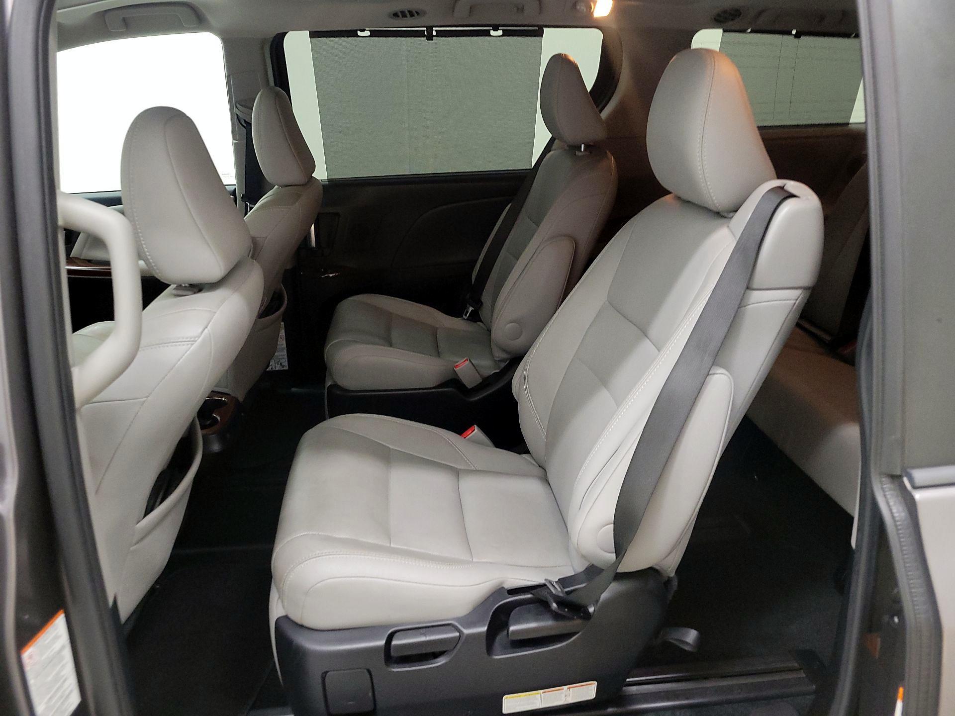 Thumbnail: 2017 Toyota Sienna - 20