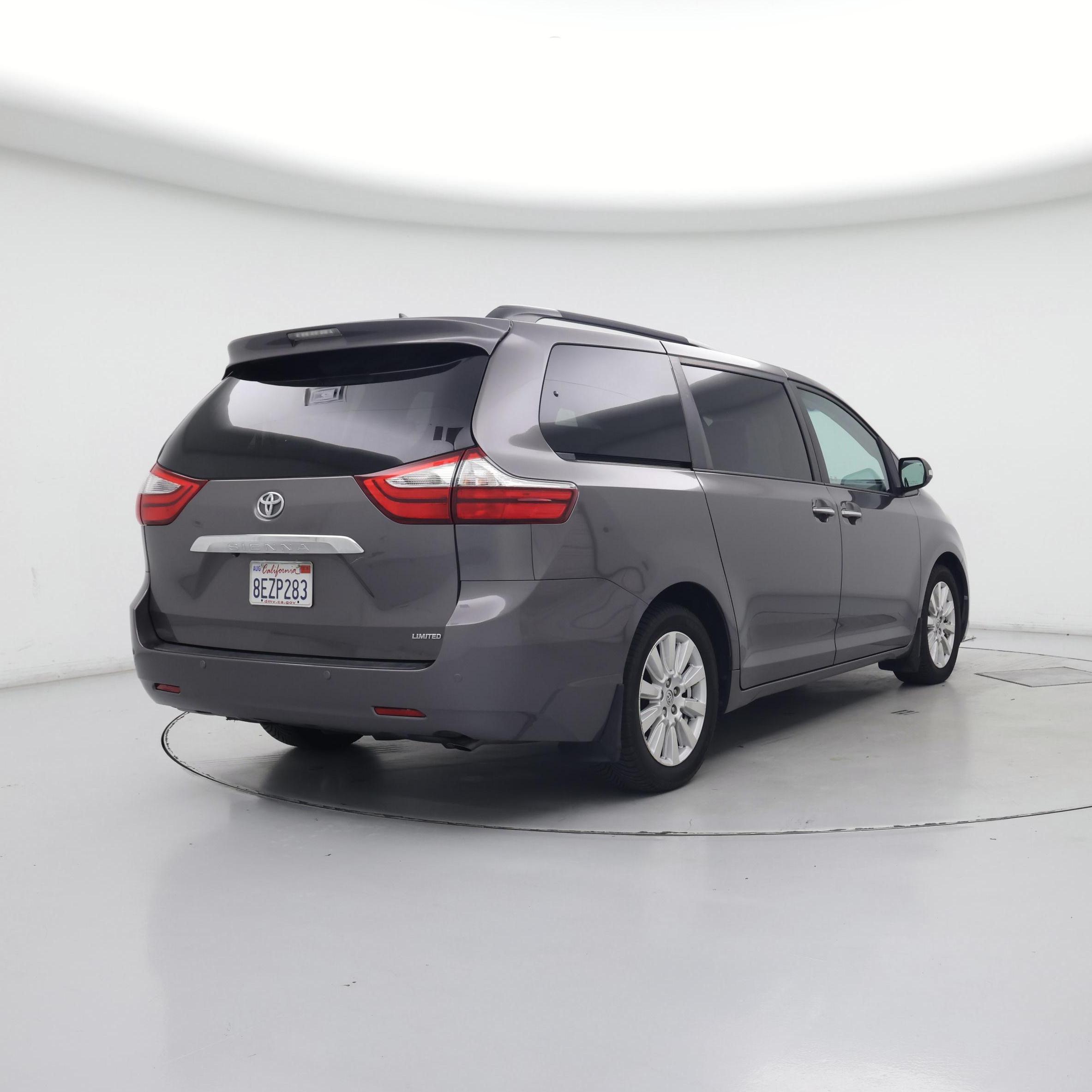 Thumbnail: 2017 Toyota Sienna - 8