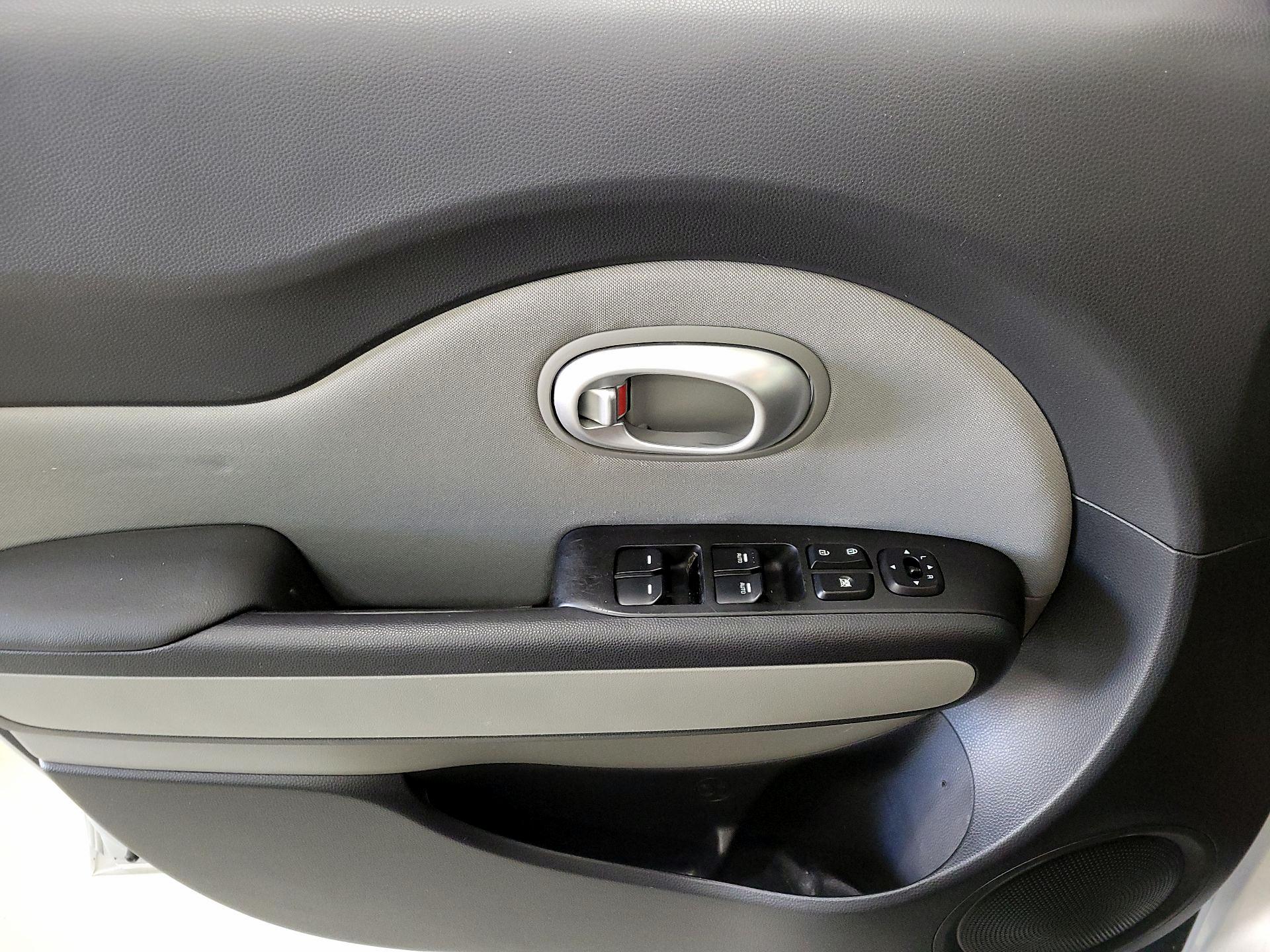 Thumbnail: 2016 Kia Soul - 12