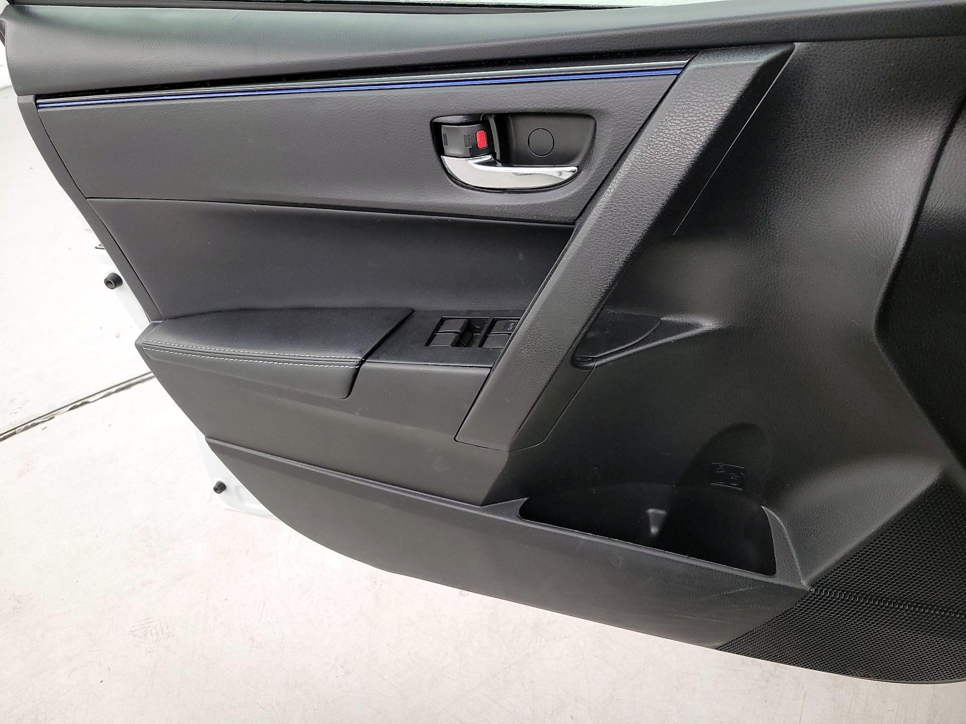 Thumbnail: 2017 Toyota Corolla - 10