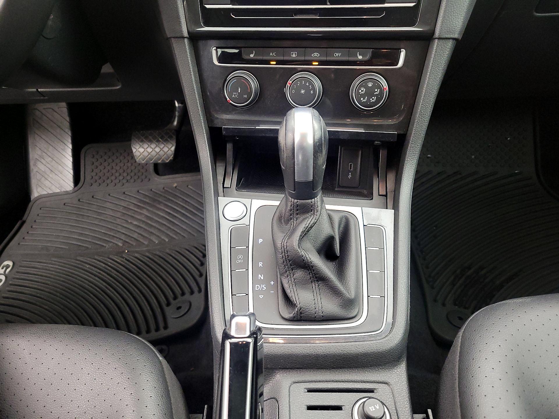 Thumbnail: 2020 Volkswagen Golf - 15