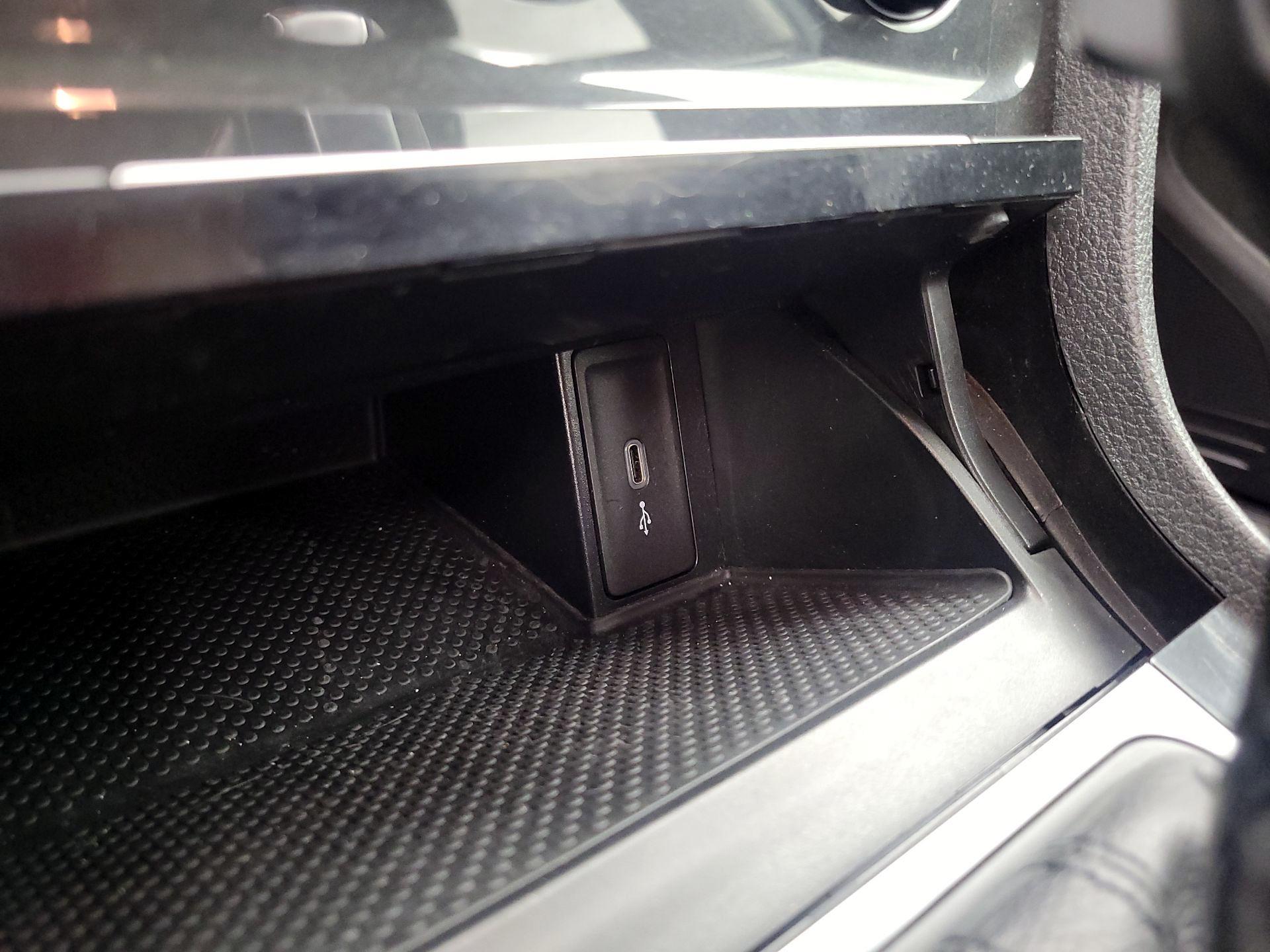 Thumbnail: 2020 Volkswagen Golf - 16