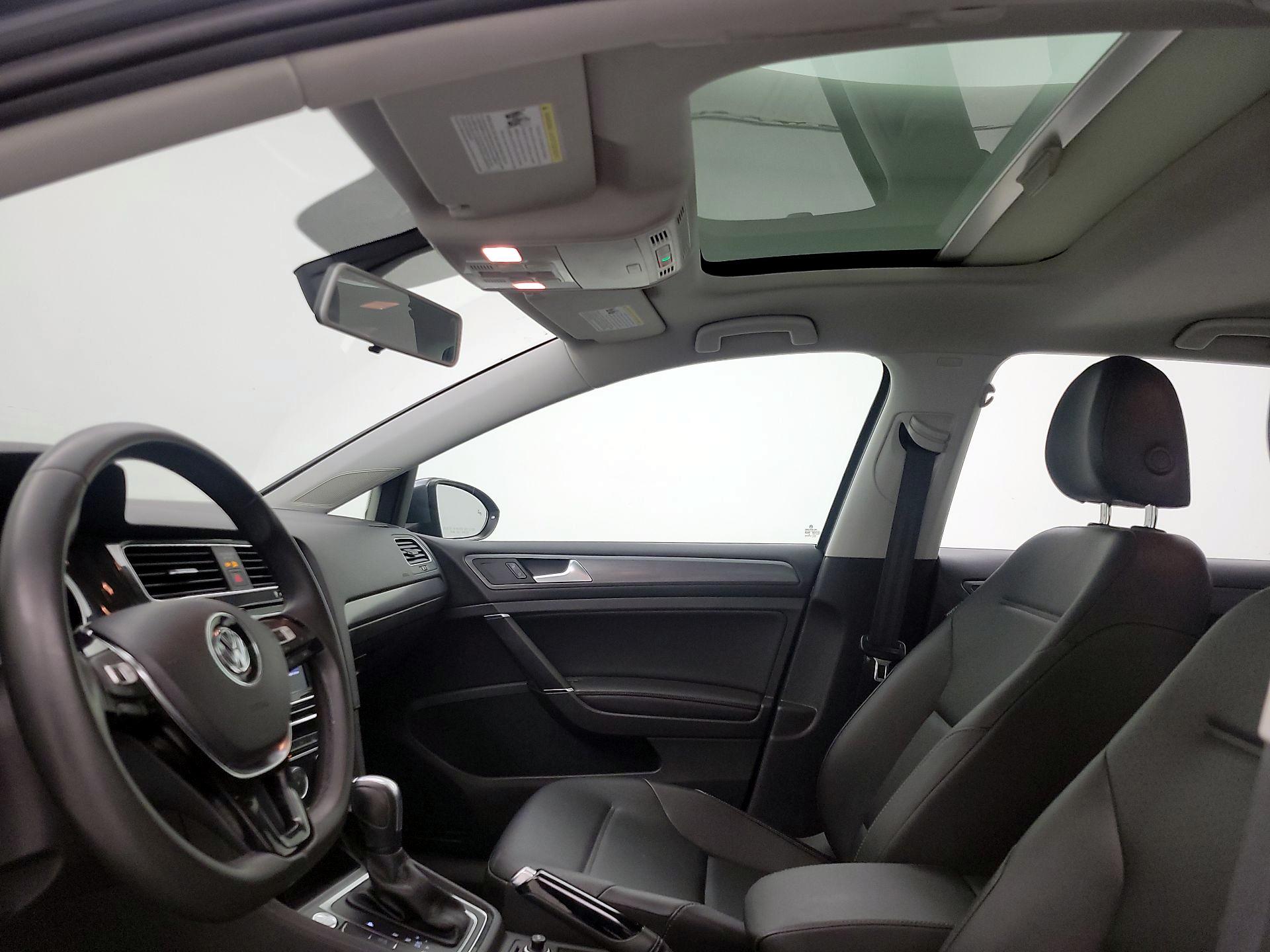 Thumbnail: 2020 Volkswagen Golf - 17