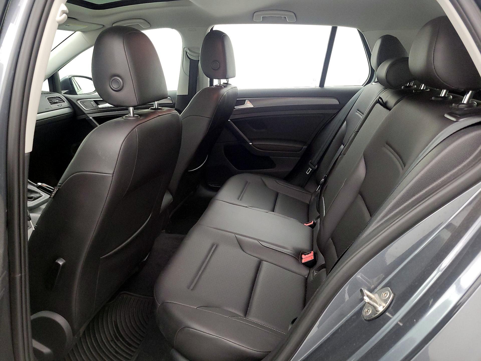 Thumbnail: 2020 Volkswagen Golf - 18