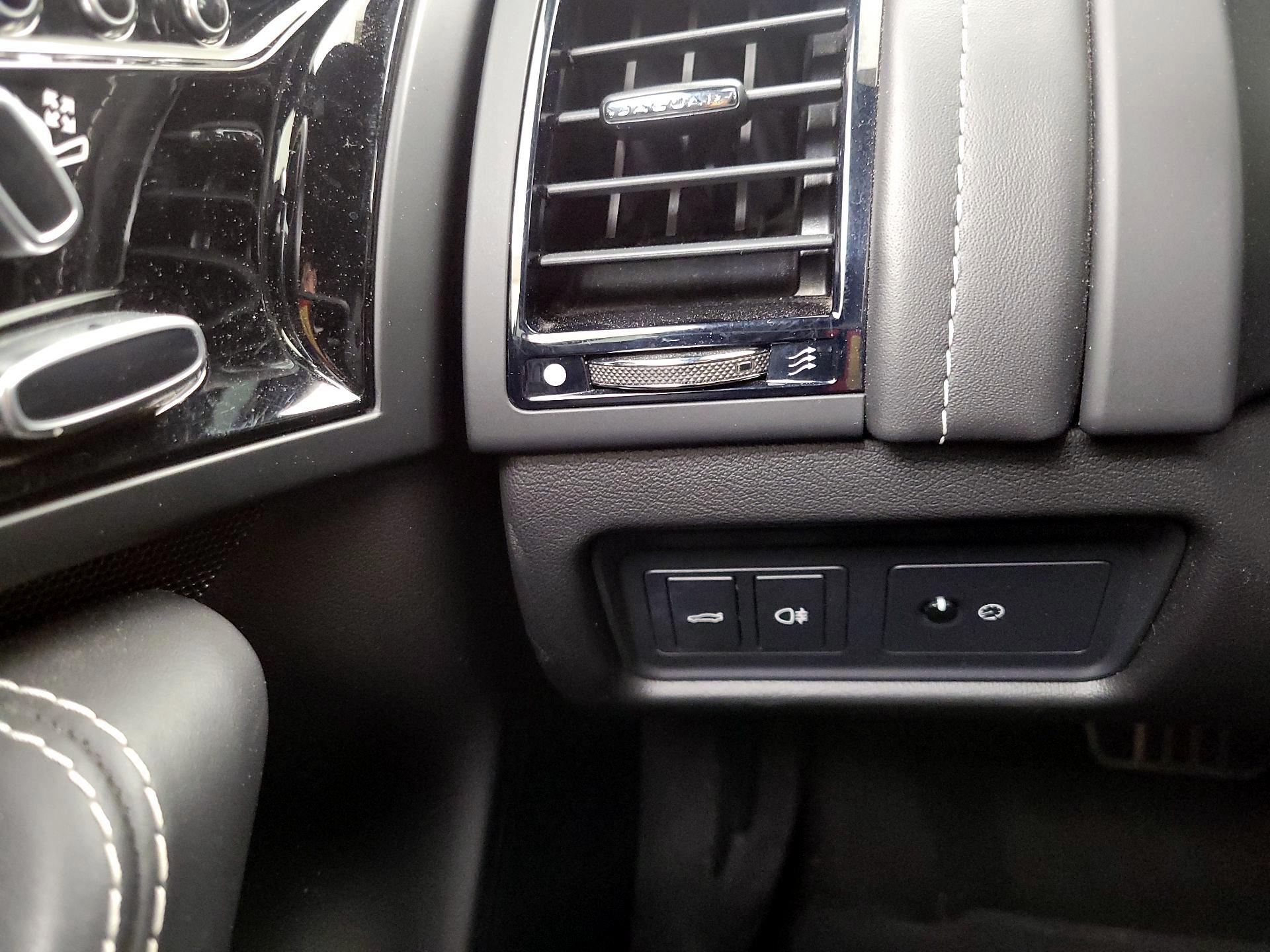 Thumbnail: 2018 Jaguar F-Type - 13