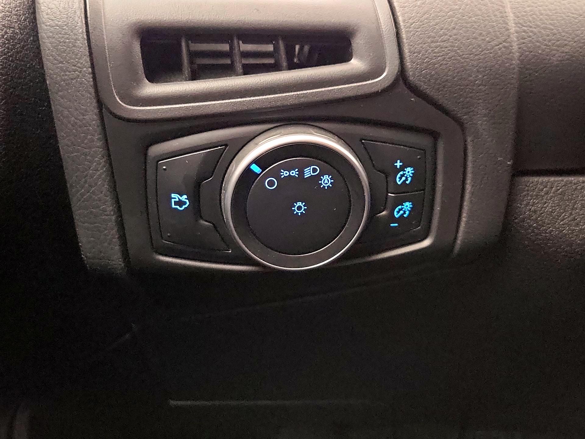 Thumbnail: 2015 Ford Focus - 13