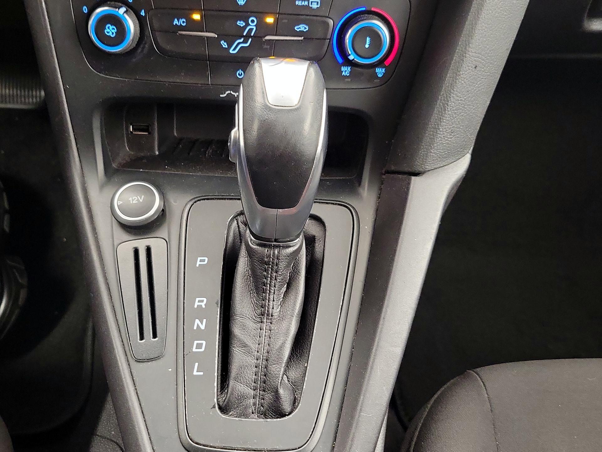 Thumbnail: 2015 Ford Focus - 17
