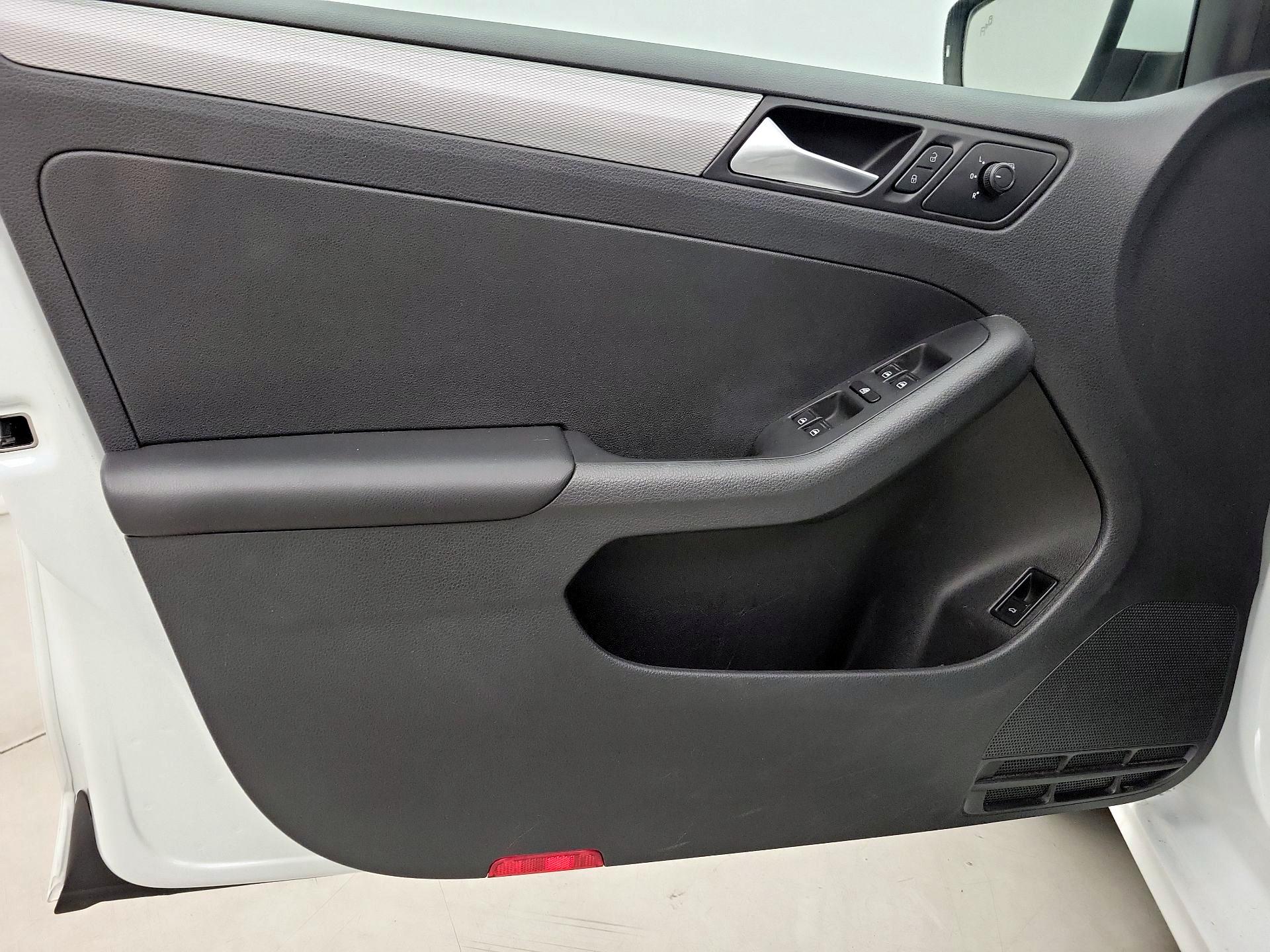 Thumbnail: 2018 Volkswagen Jetta - 12