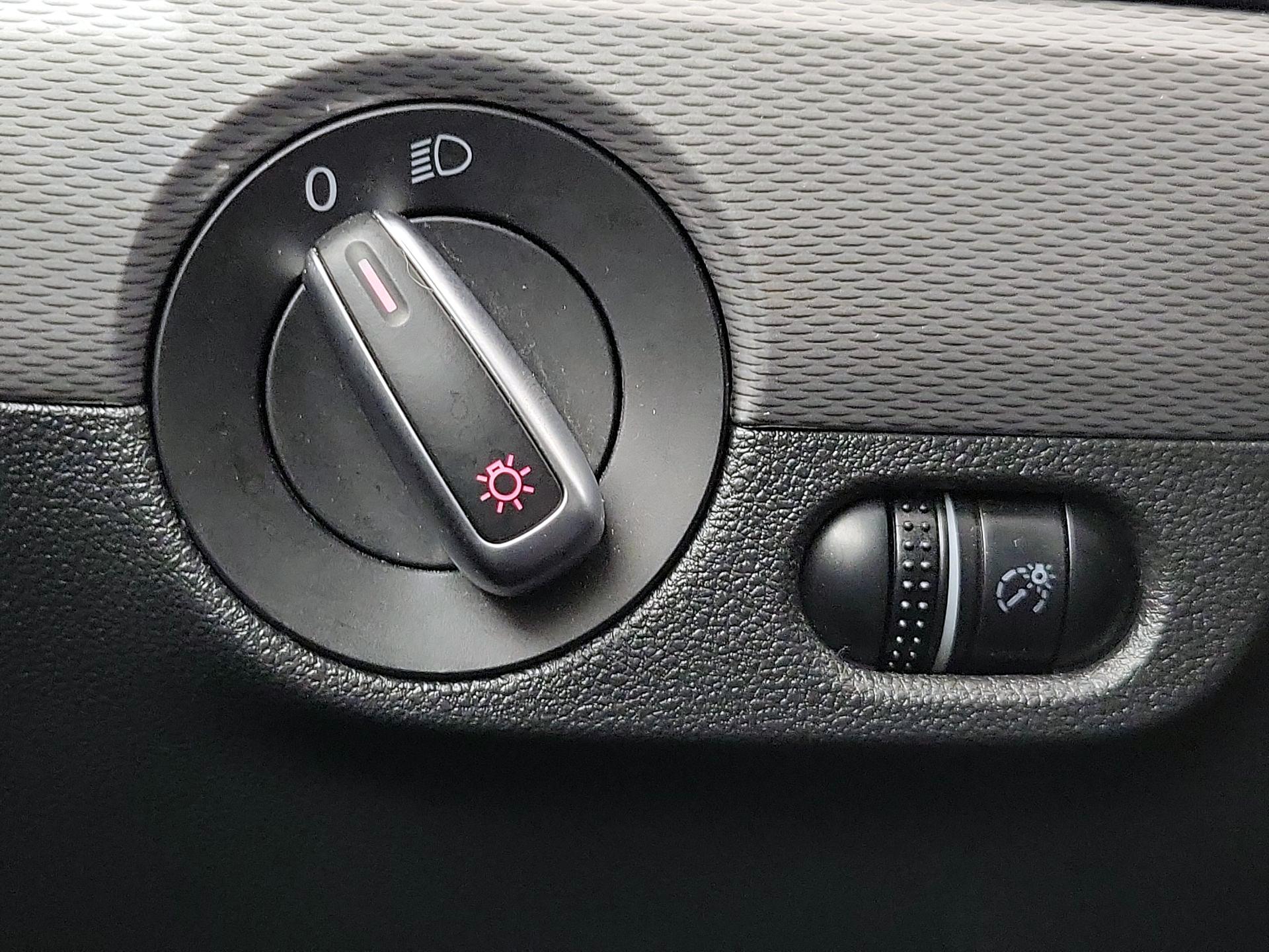 Thumbnail: 2018 Volkswagen Jetta - 13