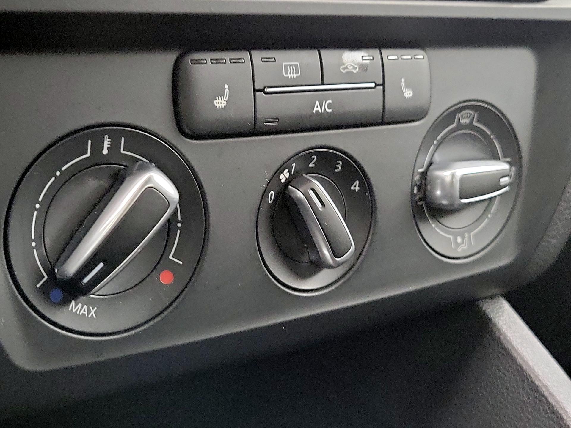 Thumbnail: 2018 Volkswagen Jetta - 16