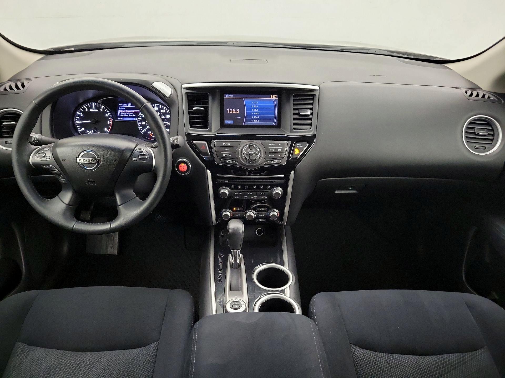 Thumbnail: 2016 Nissan Pathfinder - 9