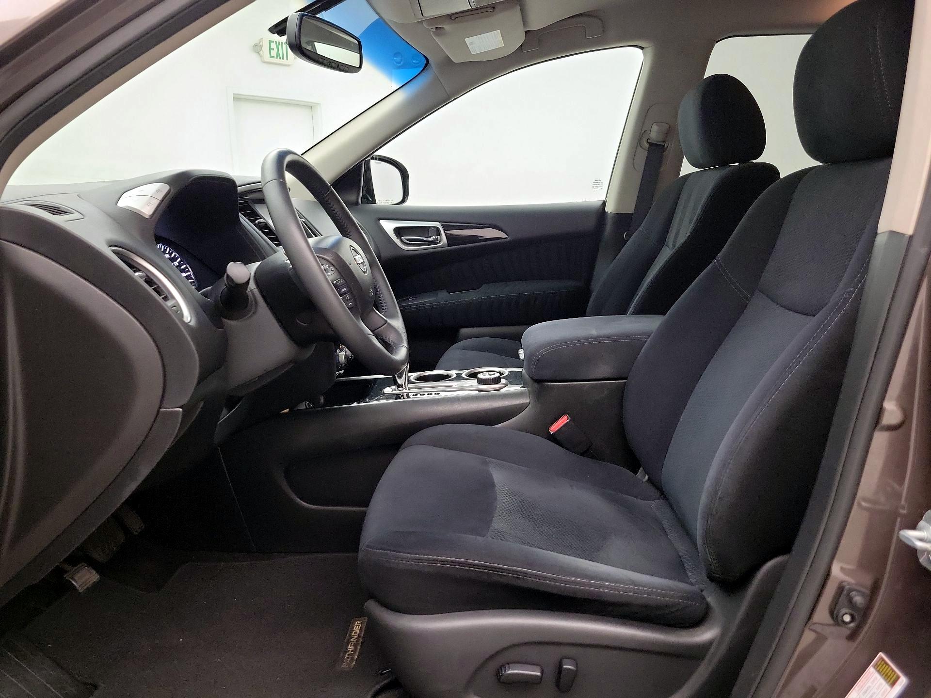 Thumbnail: 2016 Nissan Pathfinder - 11