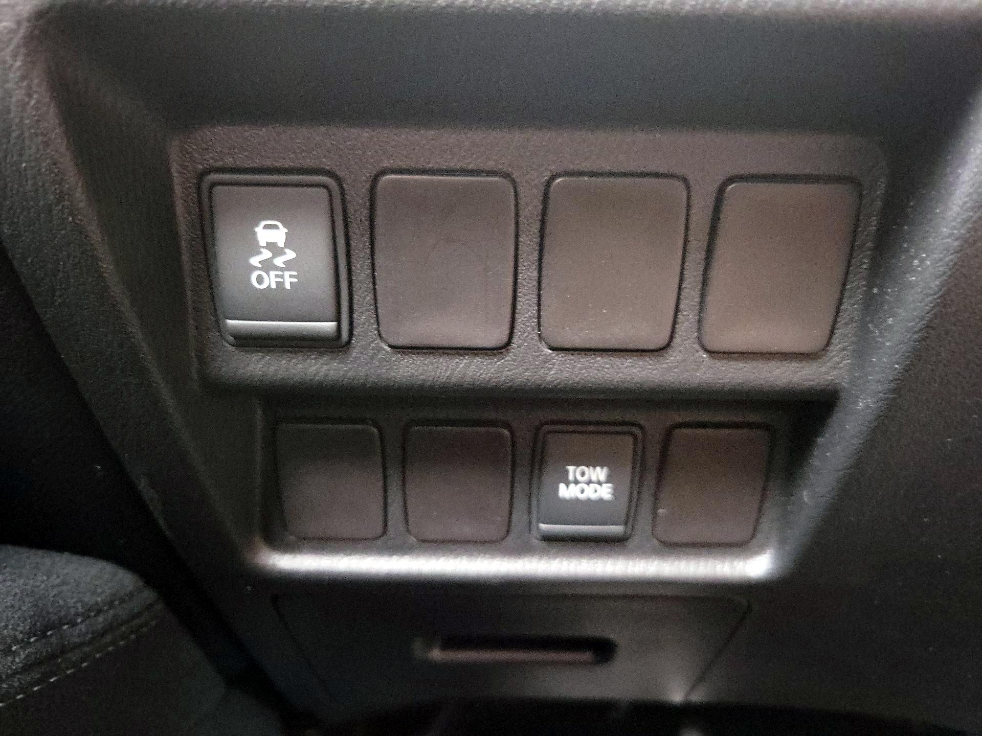 Thumbnail: 2016 Nissan Pathfinder - 13