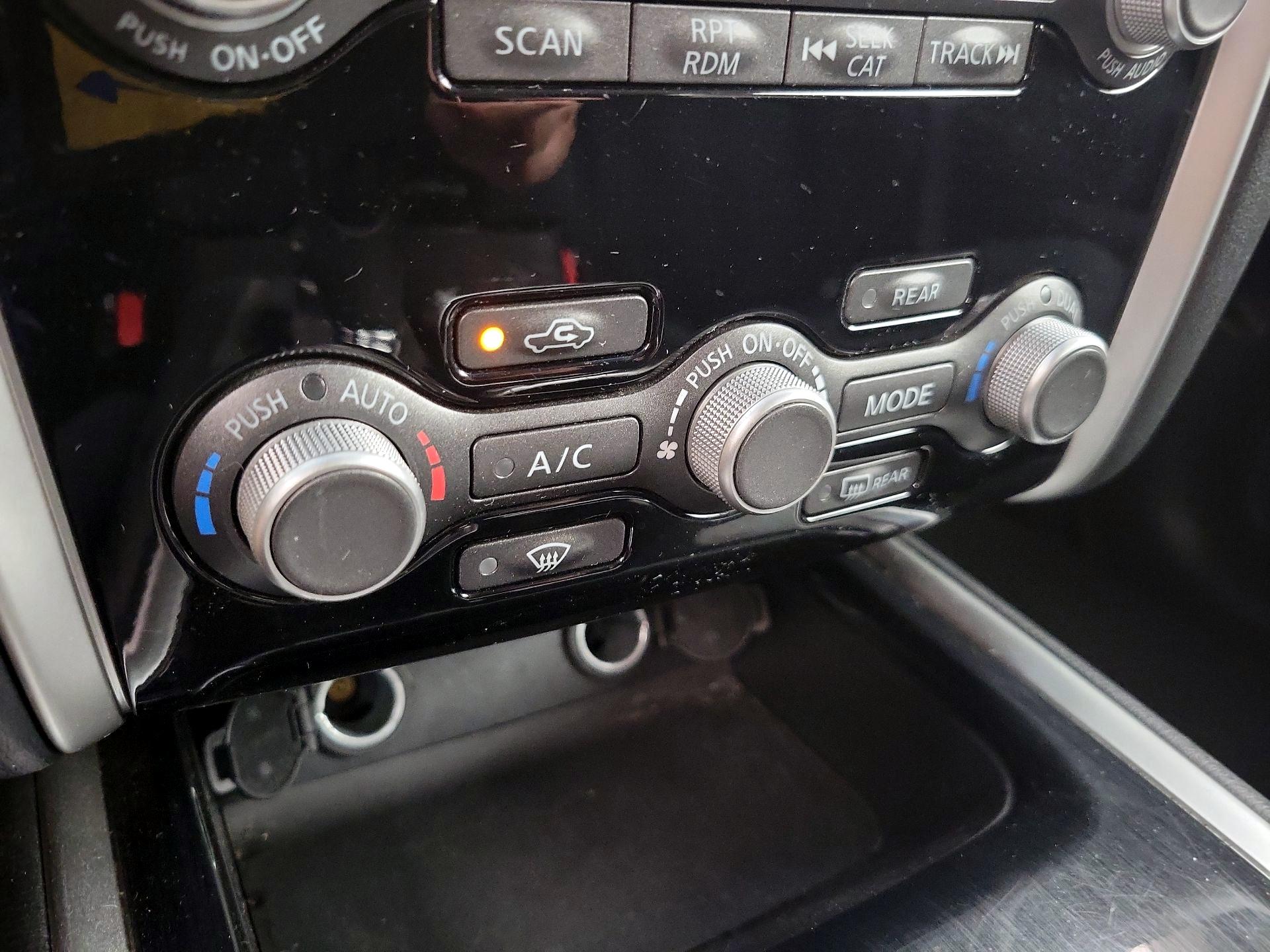 Thumbnail: 2016 Nissan Pathfinder - 16