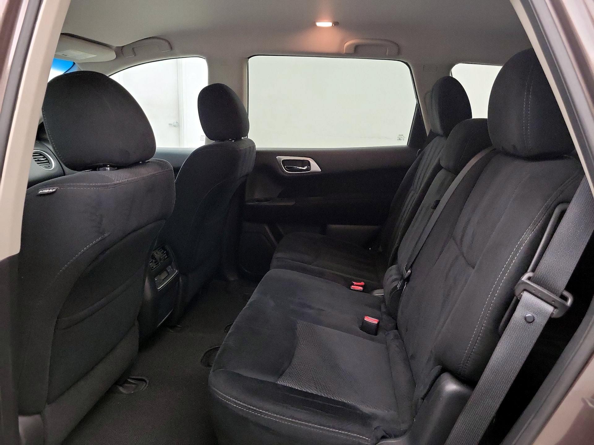 Thumbnail: 2016 Nissan Pathfinder - 19