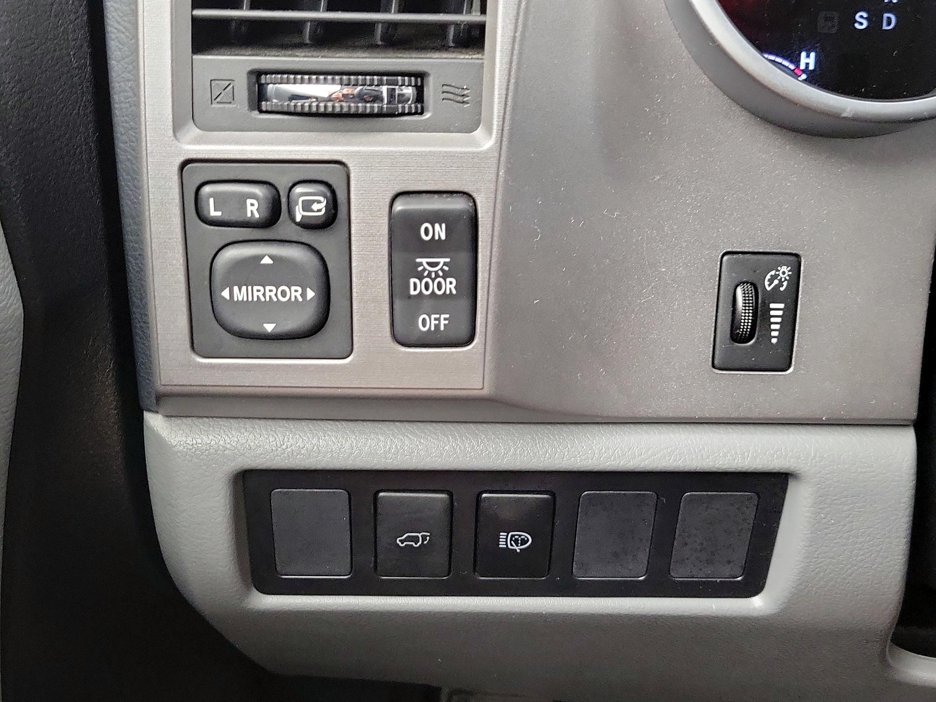 Thumbnail: 2014 Toyota Sequoia - 13