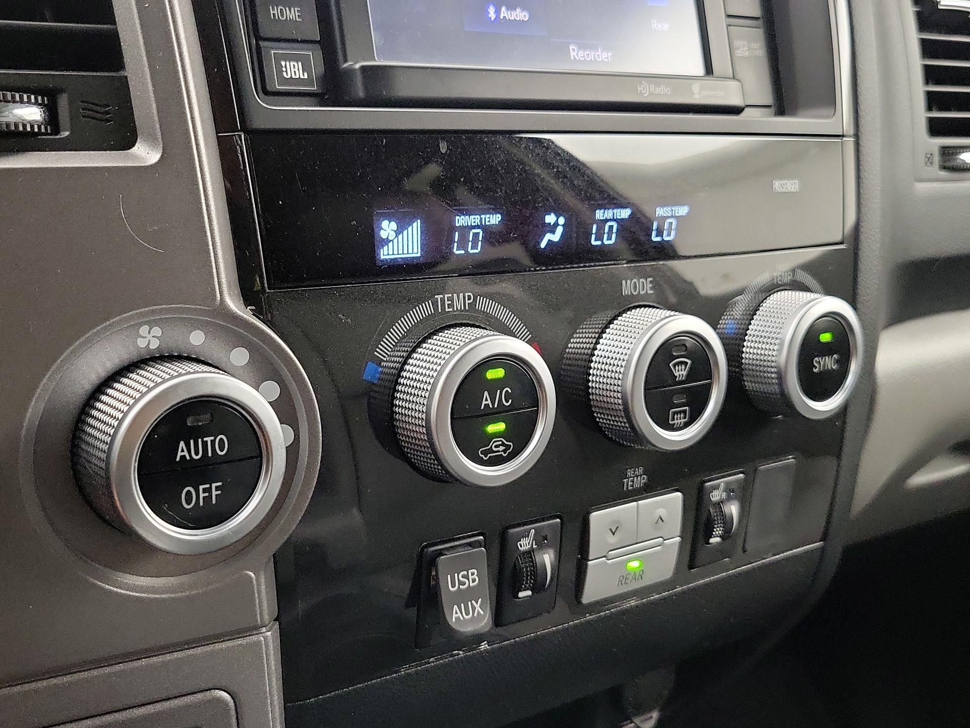 Thumbnail: 2014 Toyota Sequoia - 17