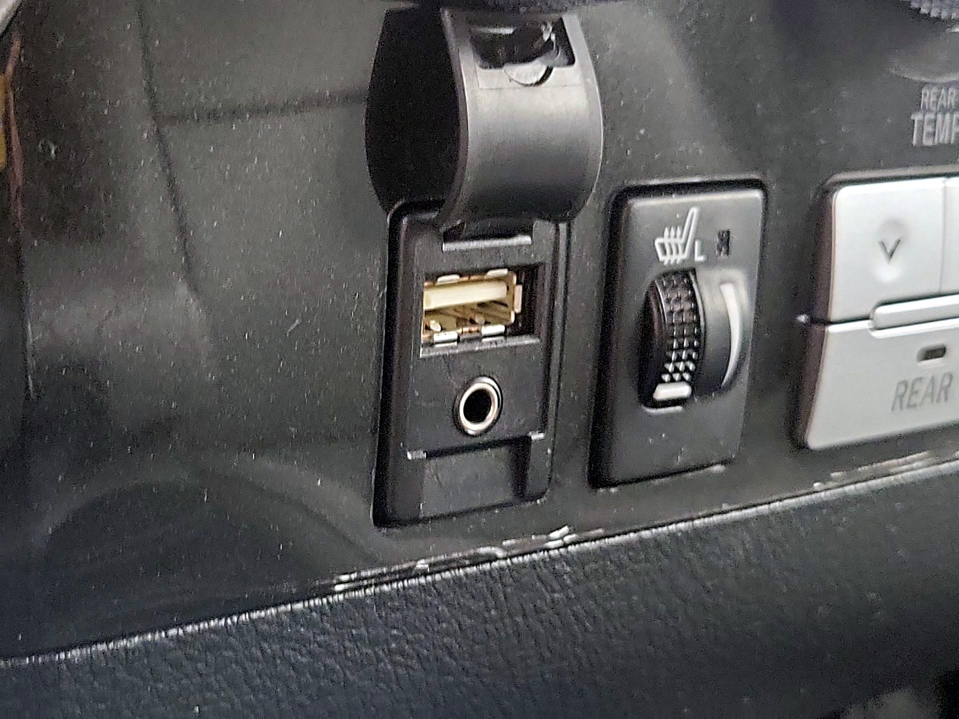 Thumbnail: 2014 Toyota Sequoia - 19