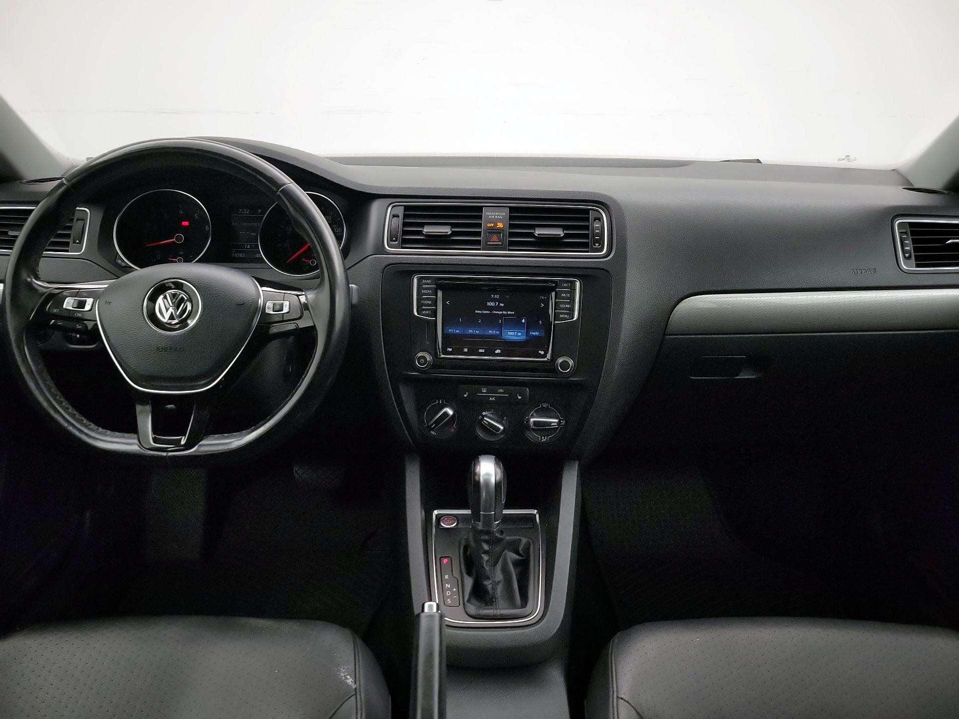 Thumbnail: 2017 Volkswagen Jetta - 9