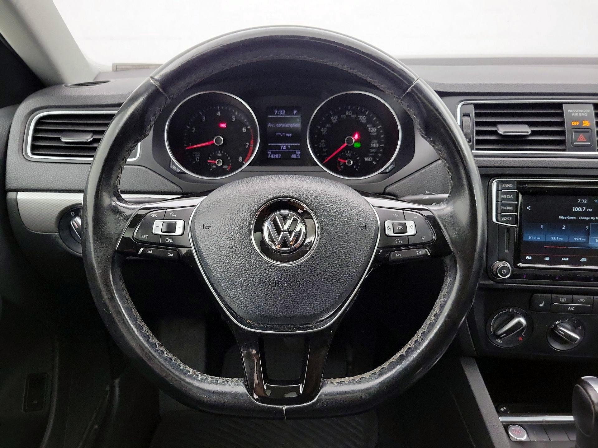 Thumbnail: 2017 Volkswagen Jetta - 10