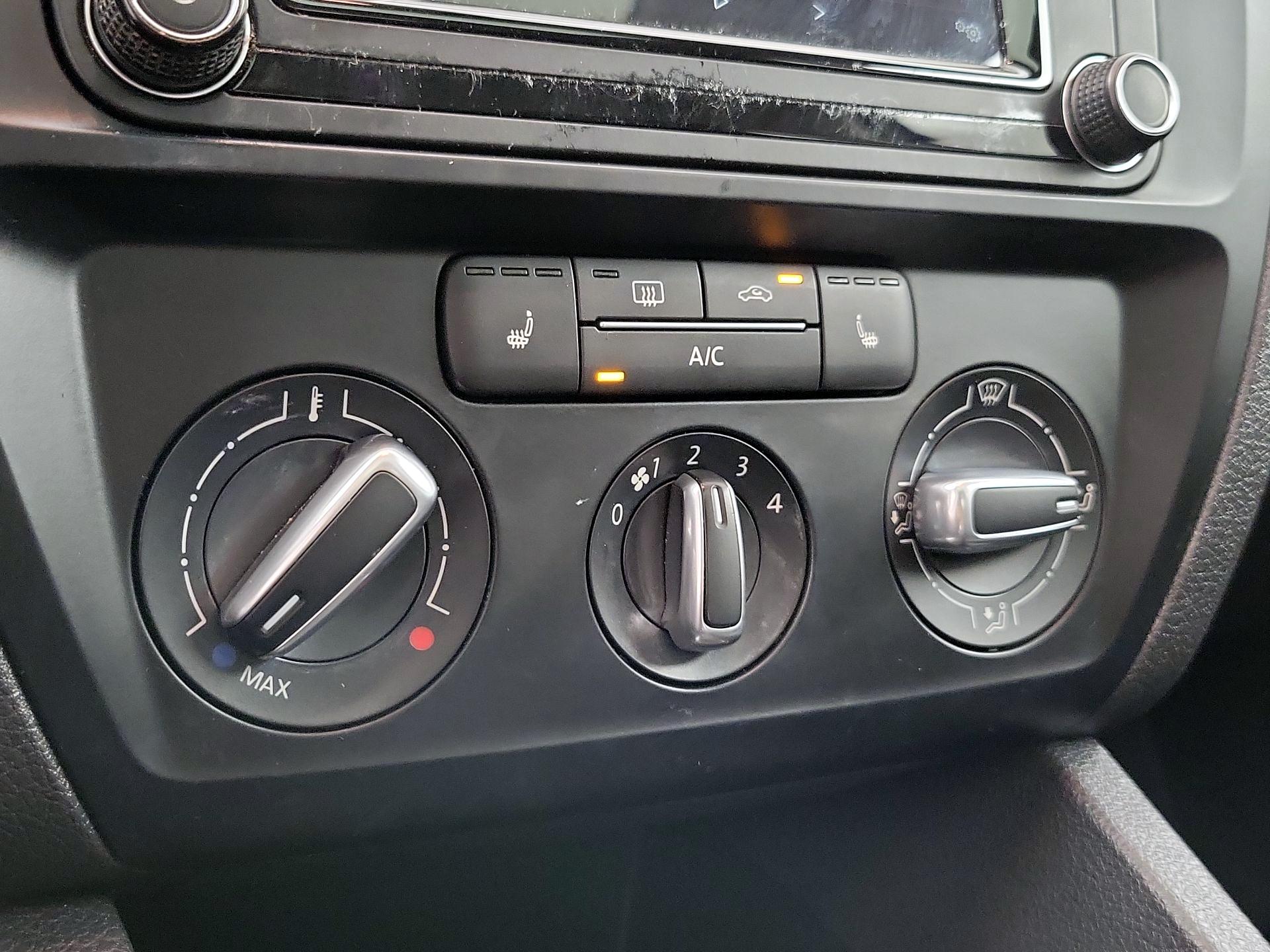 Thumbnail: 2017 Volkswagen Jetta - 16