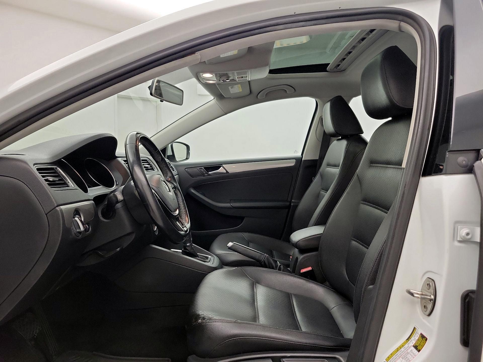 Thumbnail: 2017 Volkswagen Jetta - 19