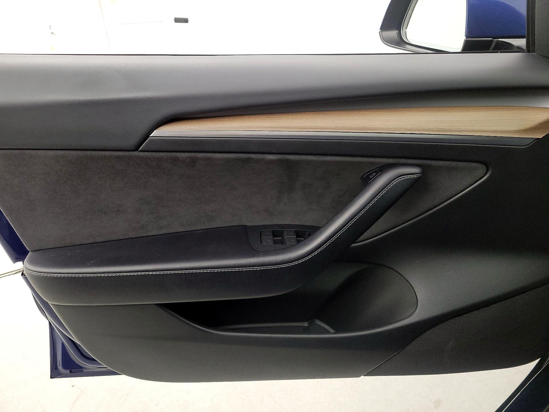 Thumbnail: 2023 Tesla Model 3 - 12