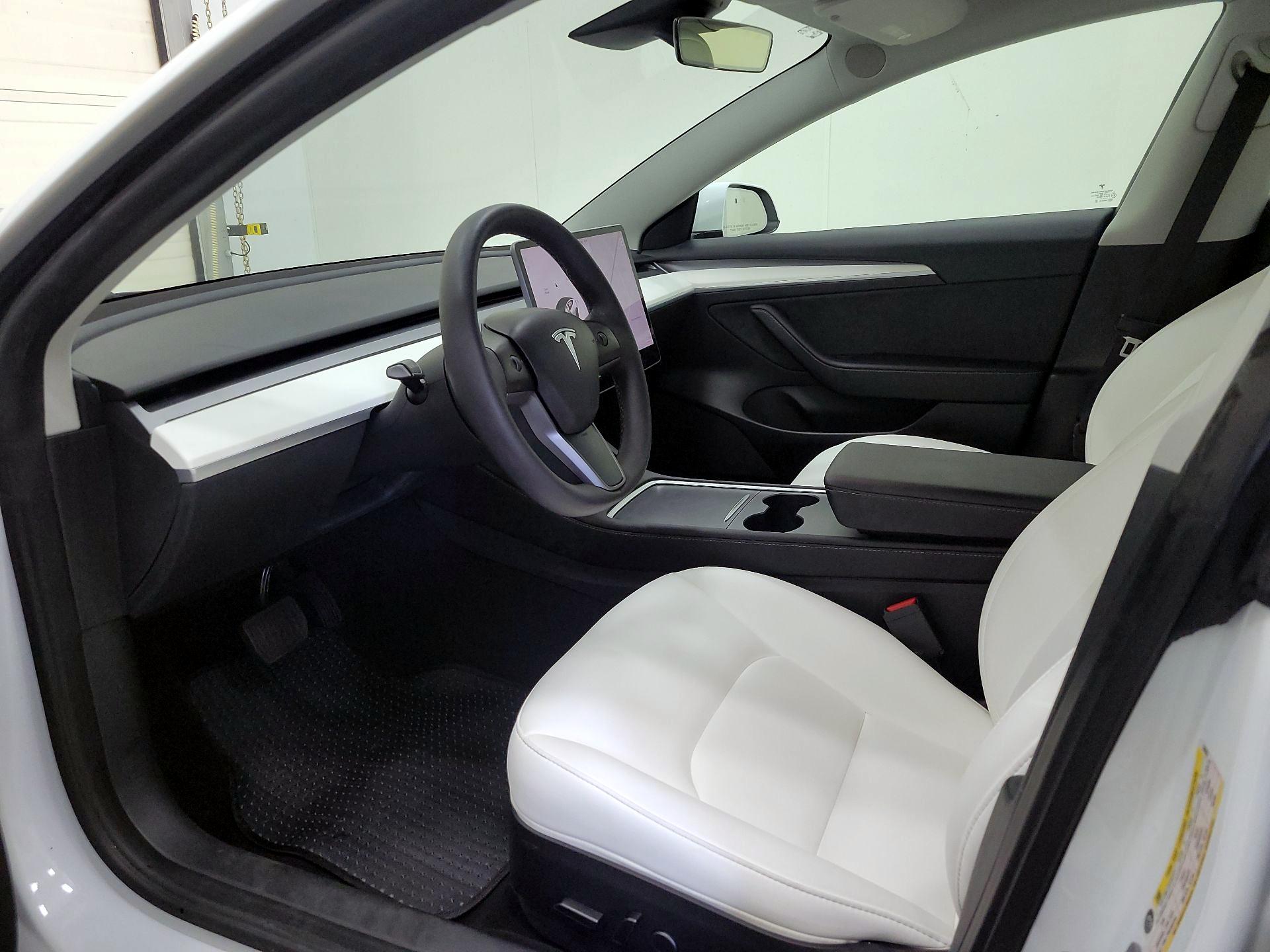 Thumbnail: 2023 Tesla Model 3 - 11