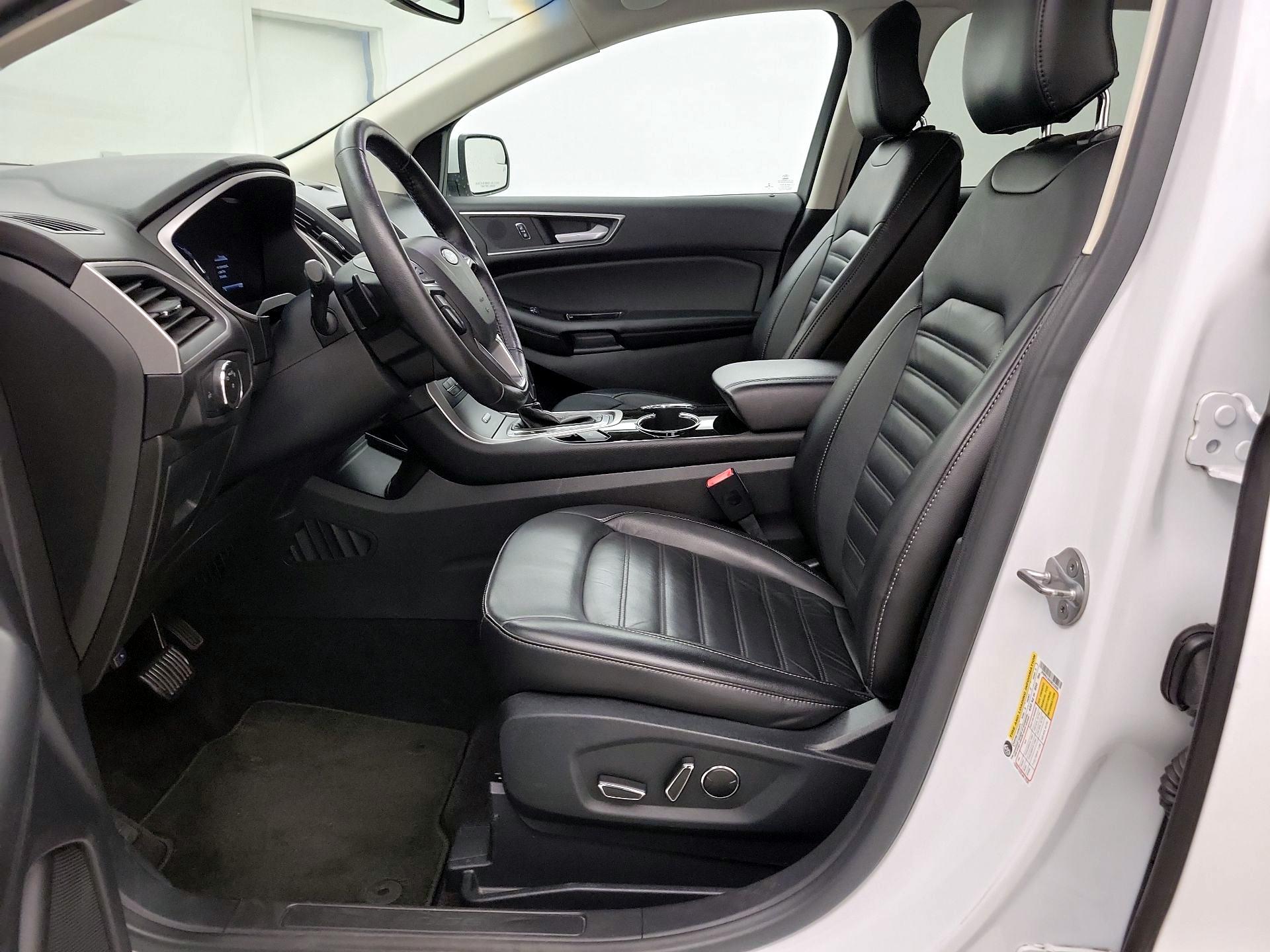 Thumbnail: 2016 Ford Edge - 11