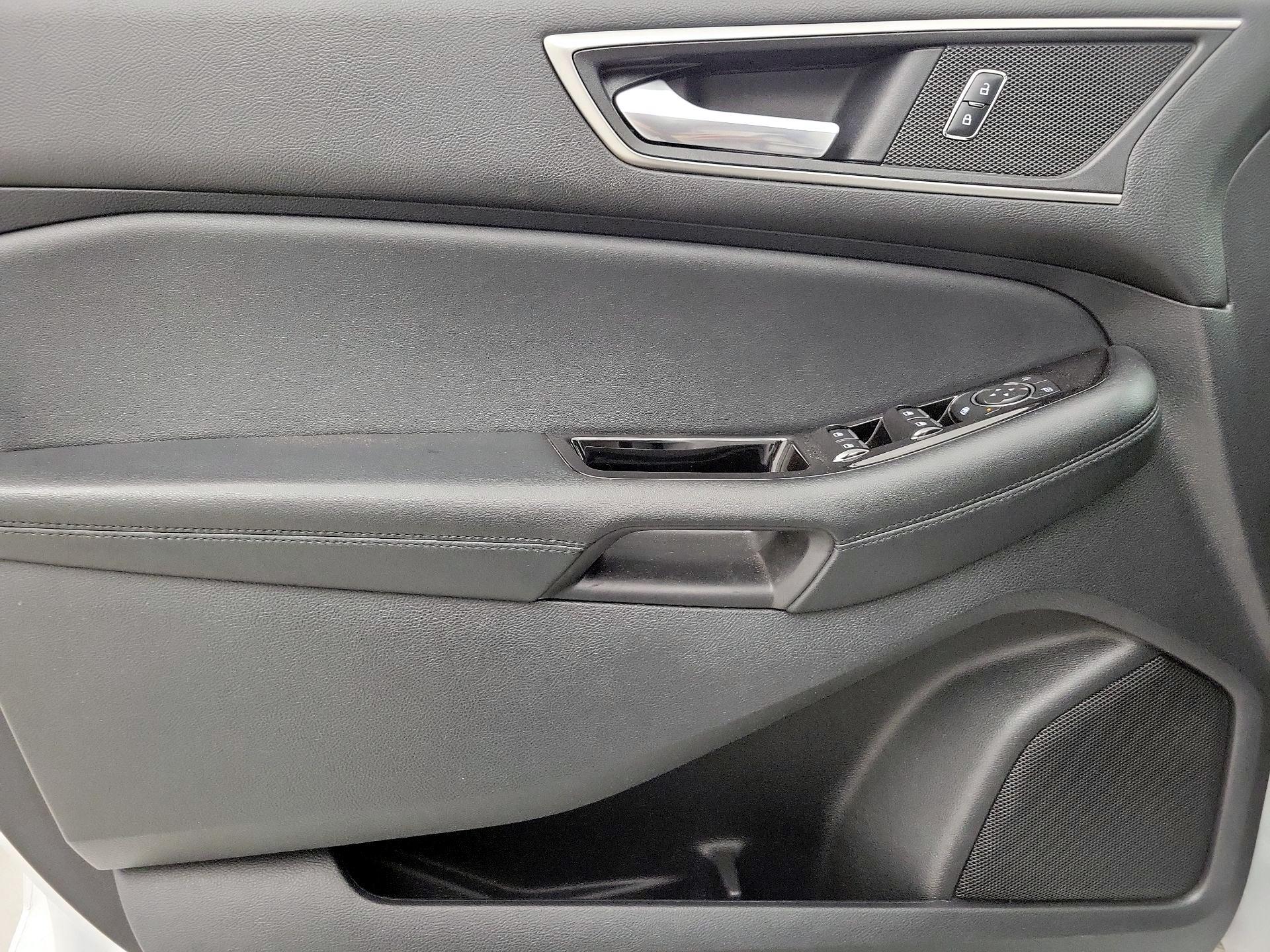 Thumbnail: 2016 Ford Edge - 12