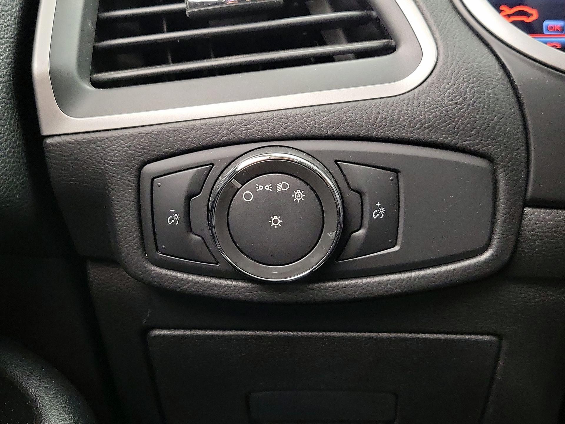 Thumbnail: 2016 Ford Edge - 13