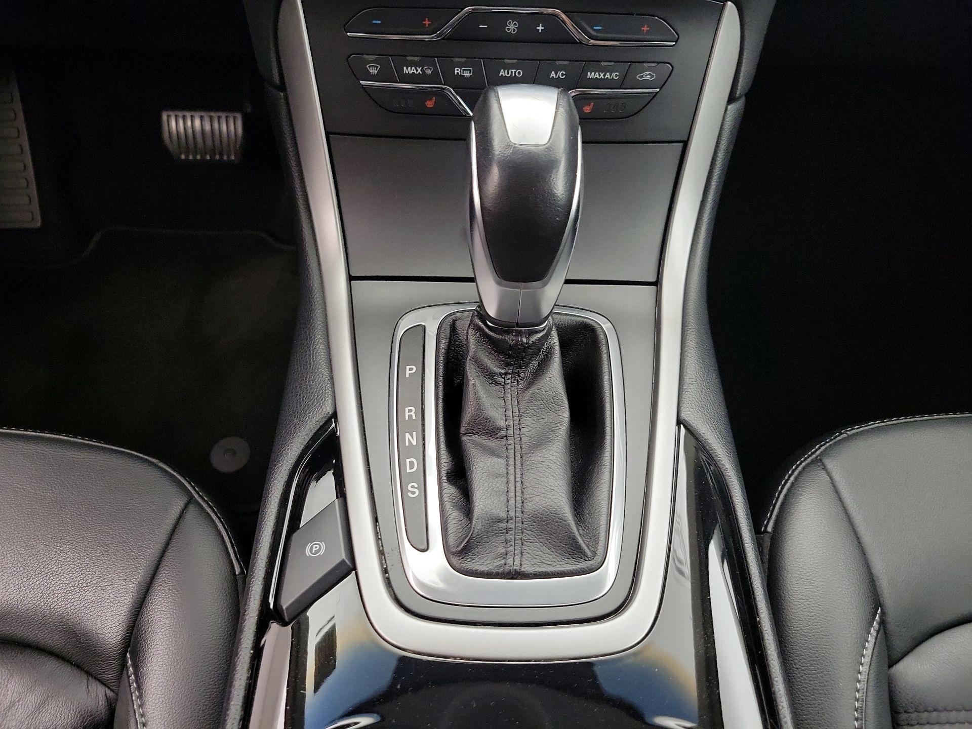 Thumbnail: 2016 Ford Edge - 17