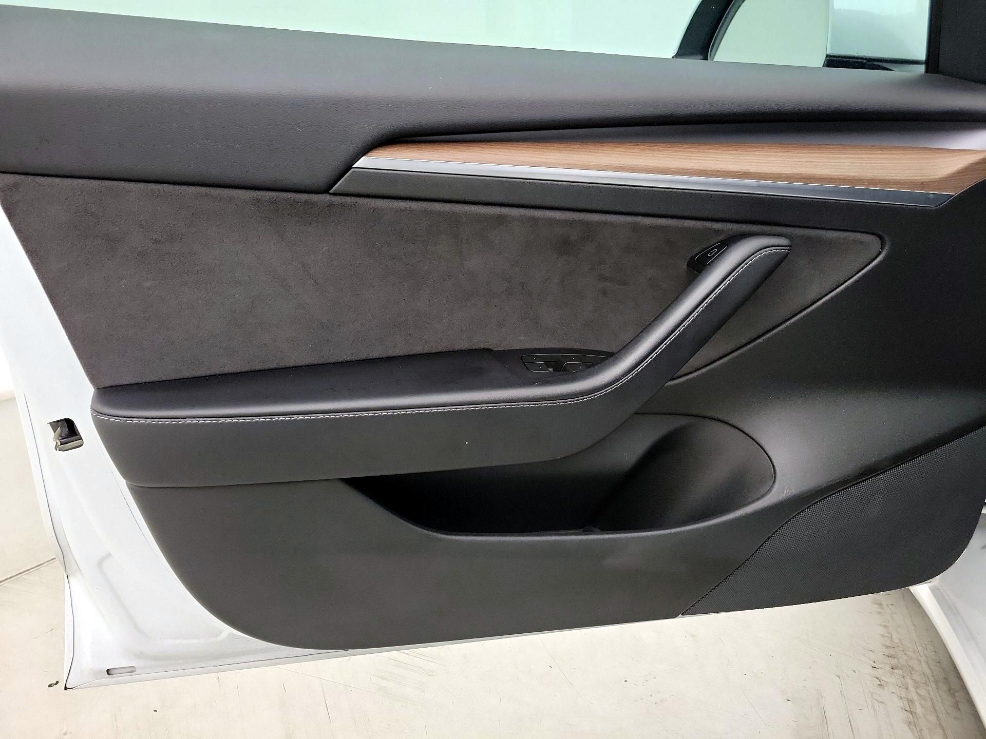 Thumbnail: 2021 Tesla Model 3 - 12