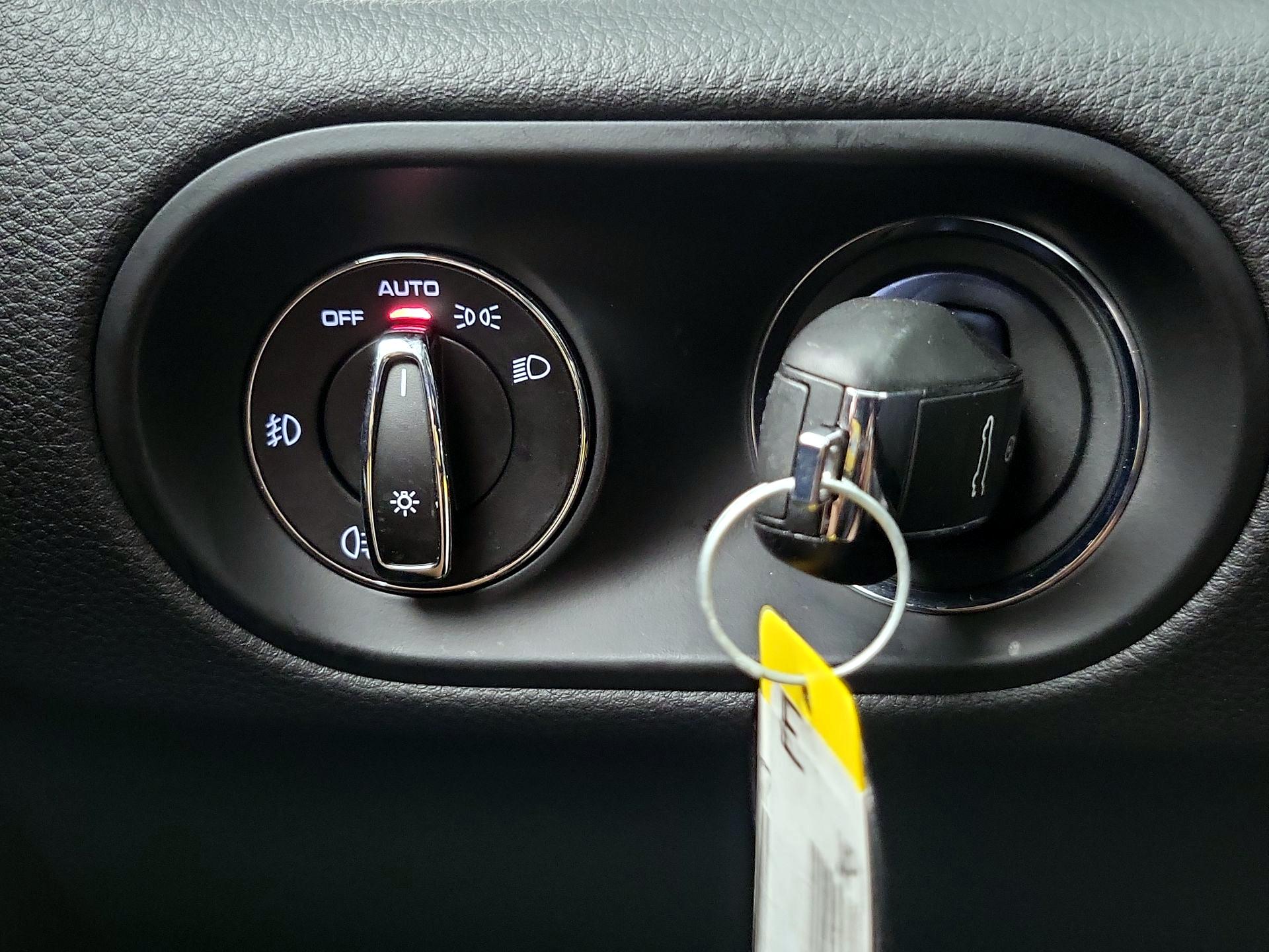 Thumbnail: 2018 Porsche Macan - 13