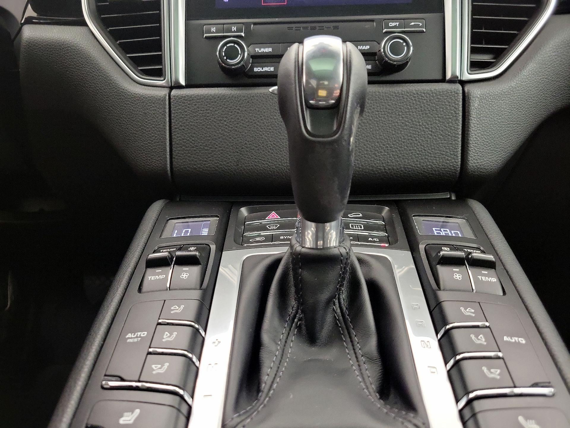 Thumbnail: 2018 Porsche Macan - 17