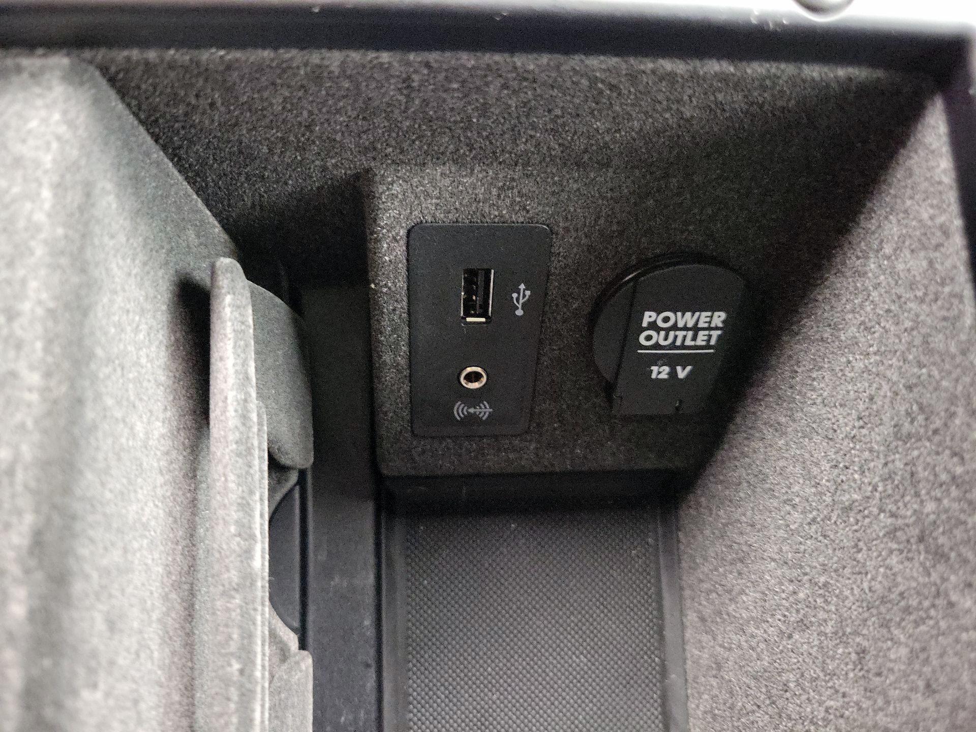 Thumbnail: 2018 Porsche Macan - 18