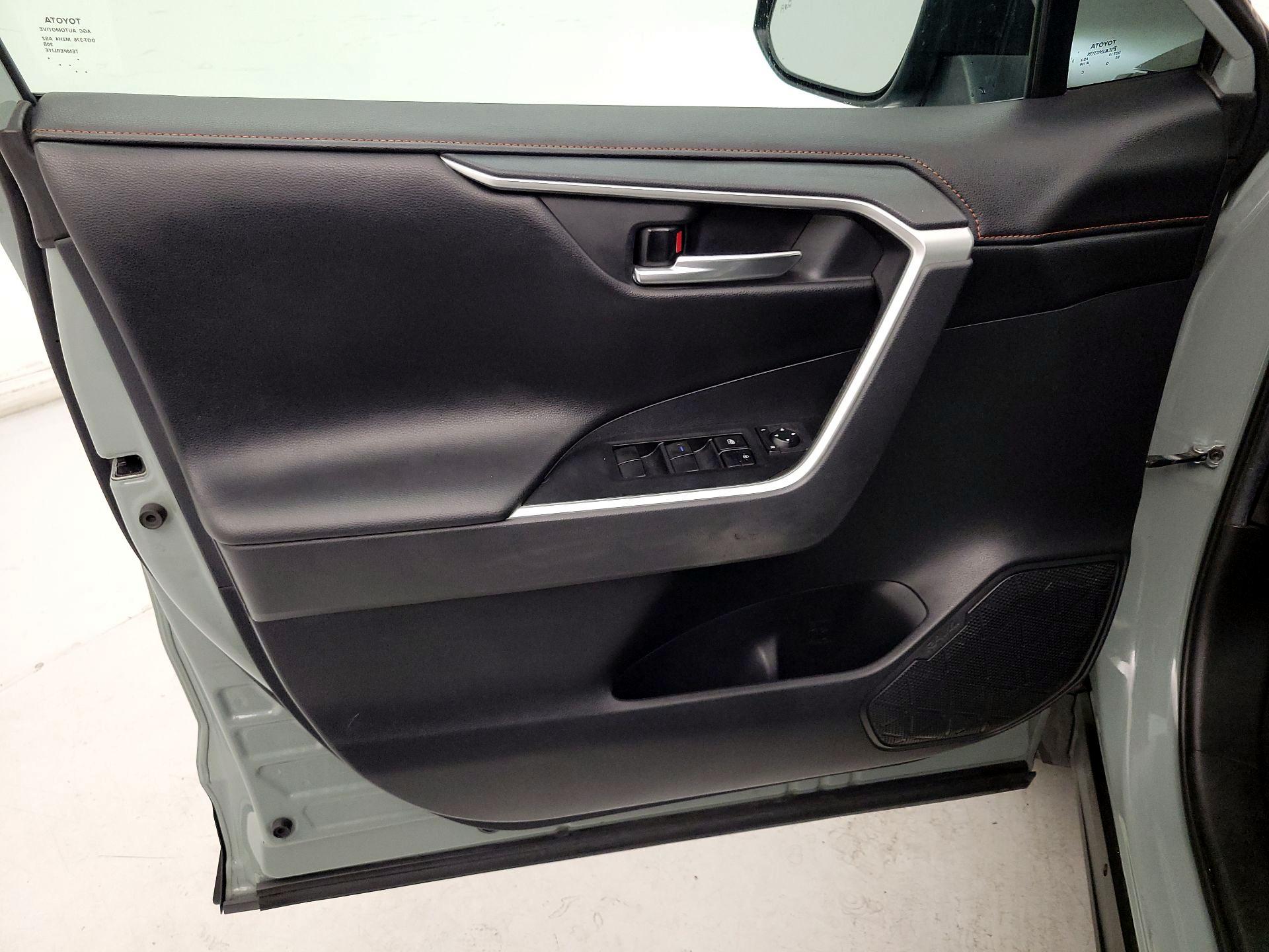 Thumbnail: 2019 Toyota RAV4 - 12