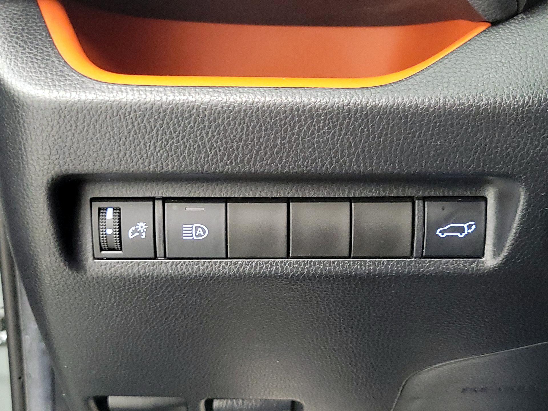 Thumbnail: 2019 Toyota RAV4 - 13