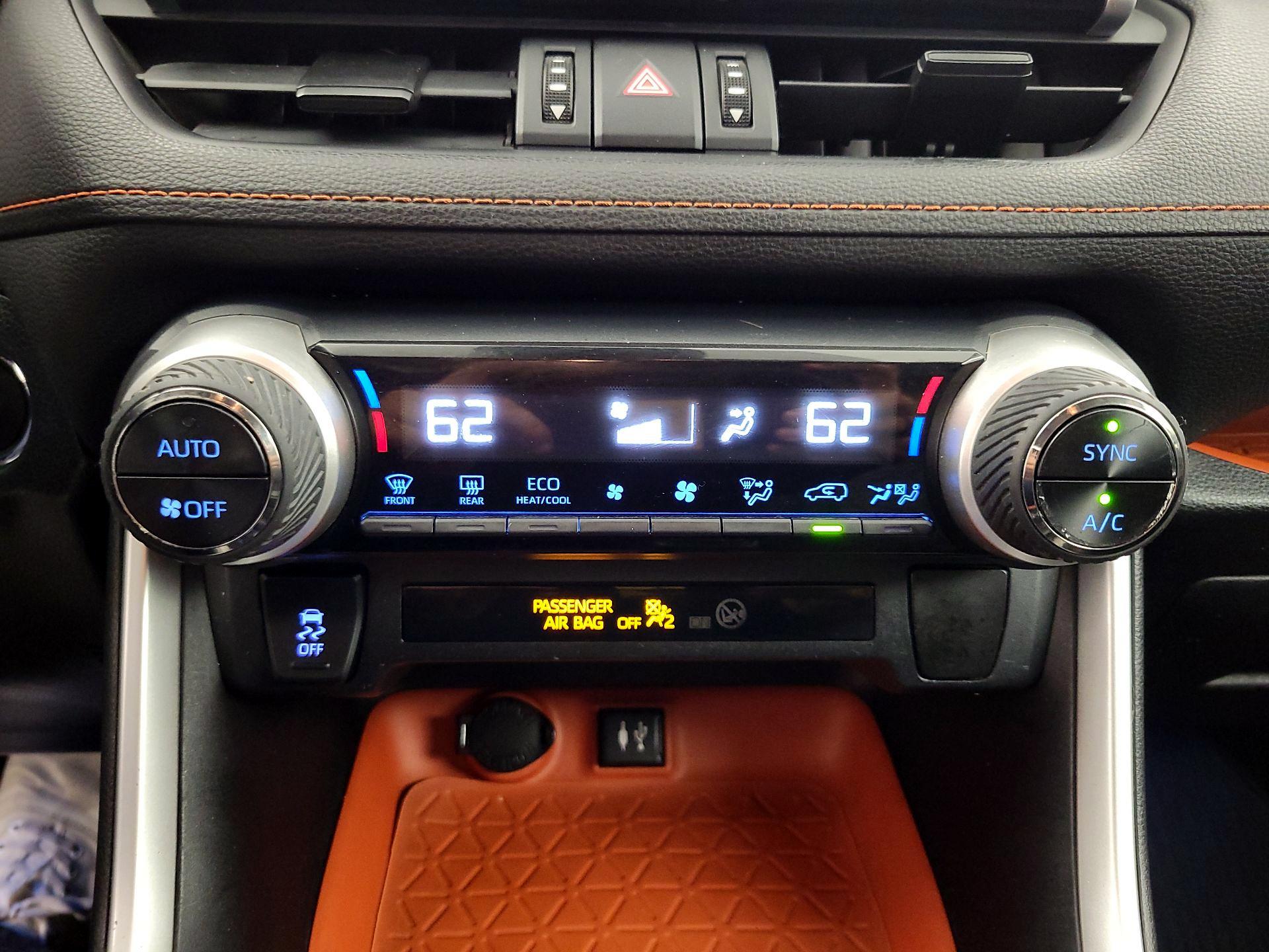 Thumbnail: 2019 Toyota RAV4 - 16