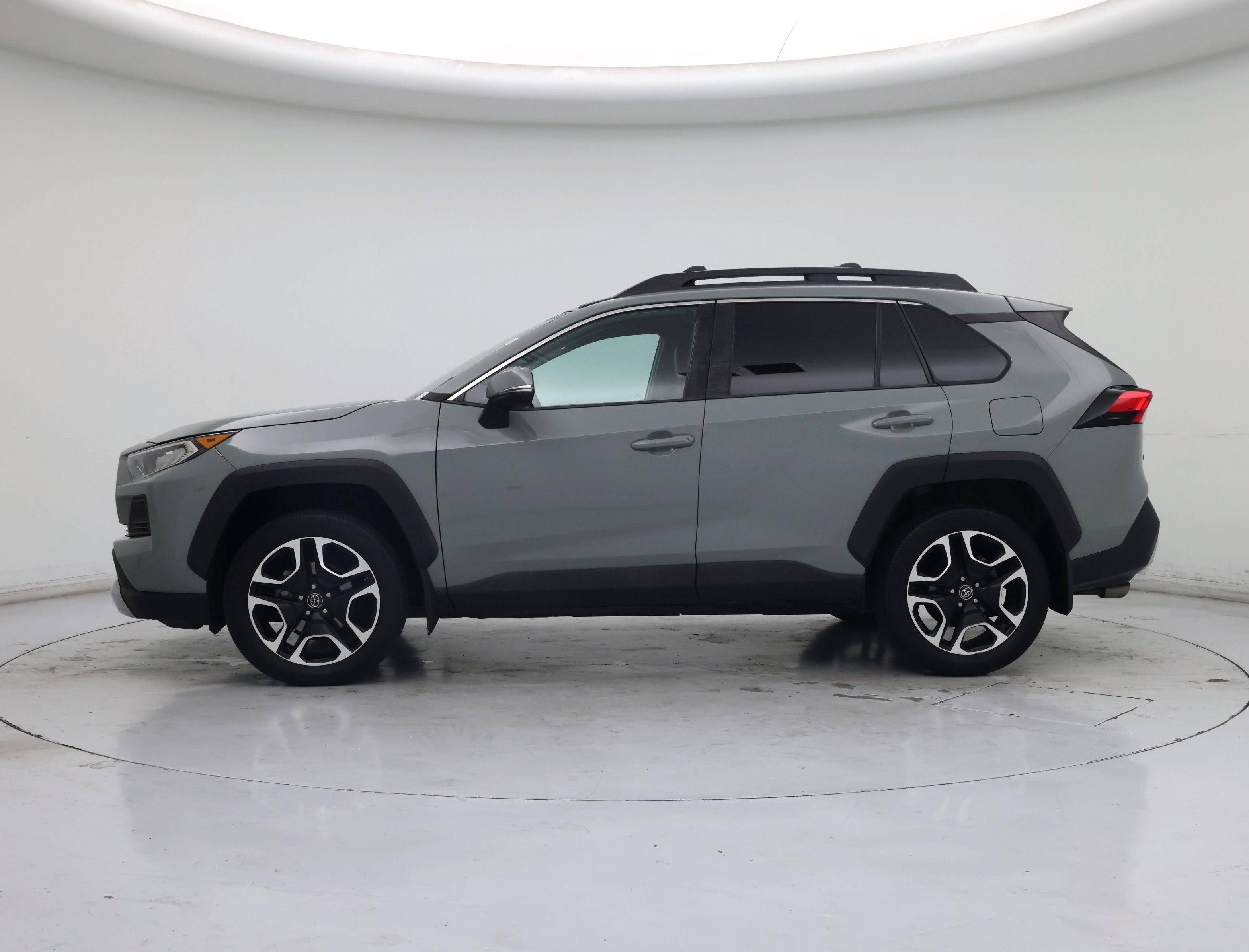 Thumbnail: 2019 Toyota RAV4 - 3
