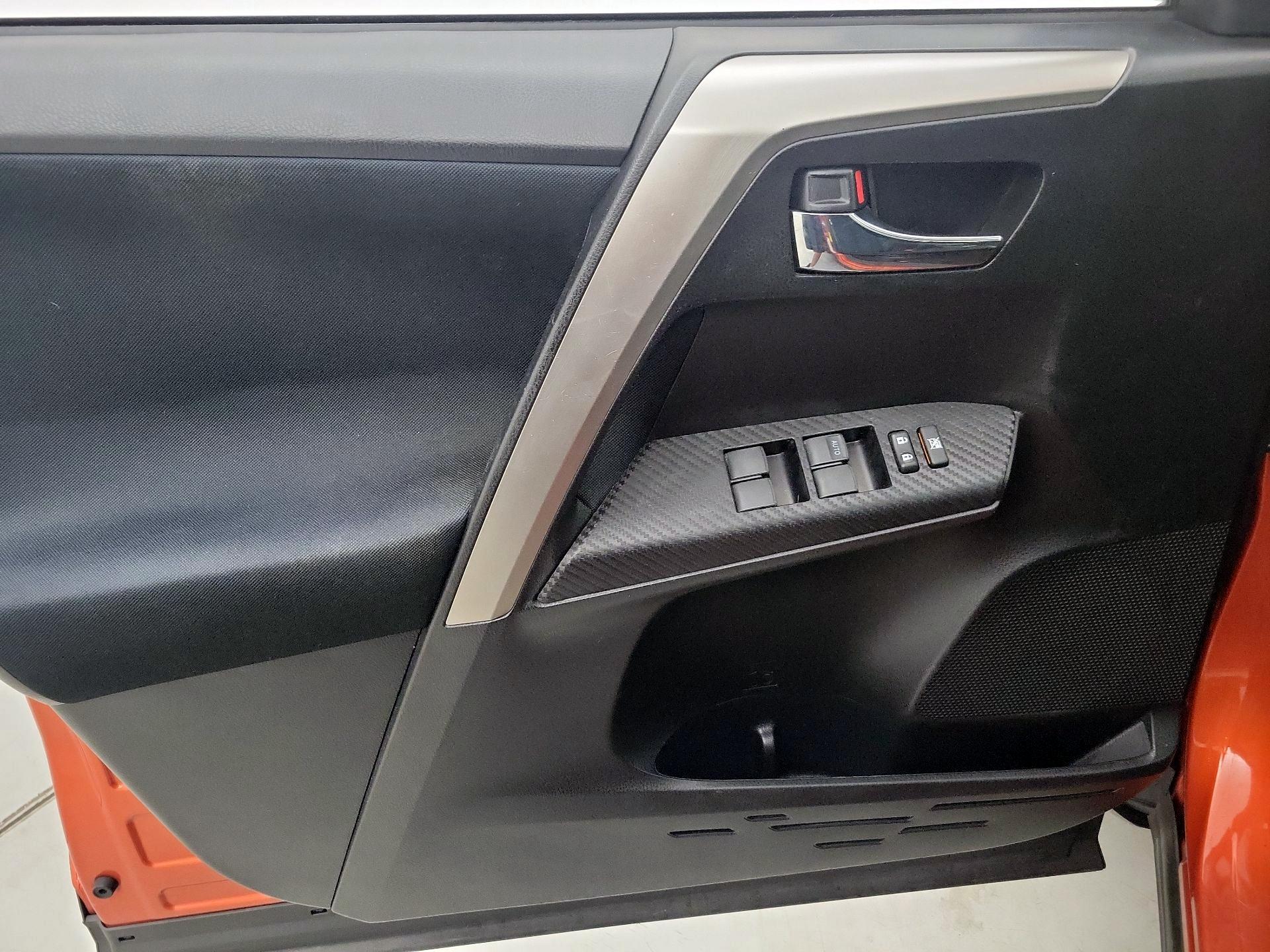 Thumbnail: 2015 Toyota RAV4 - 12