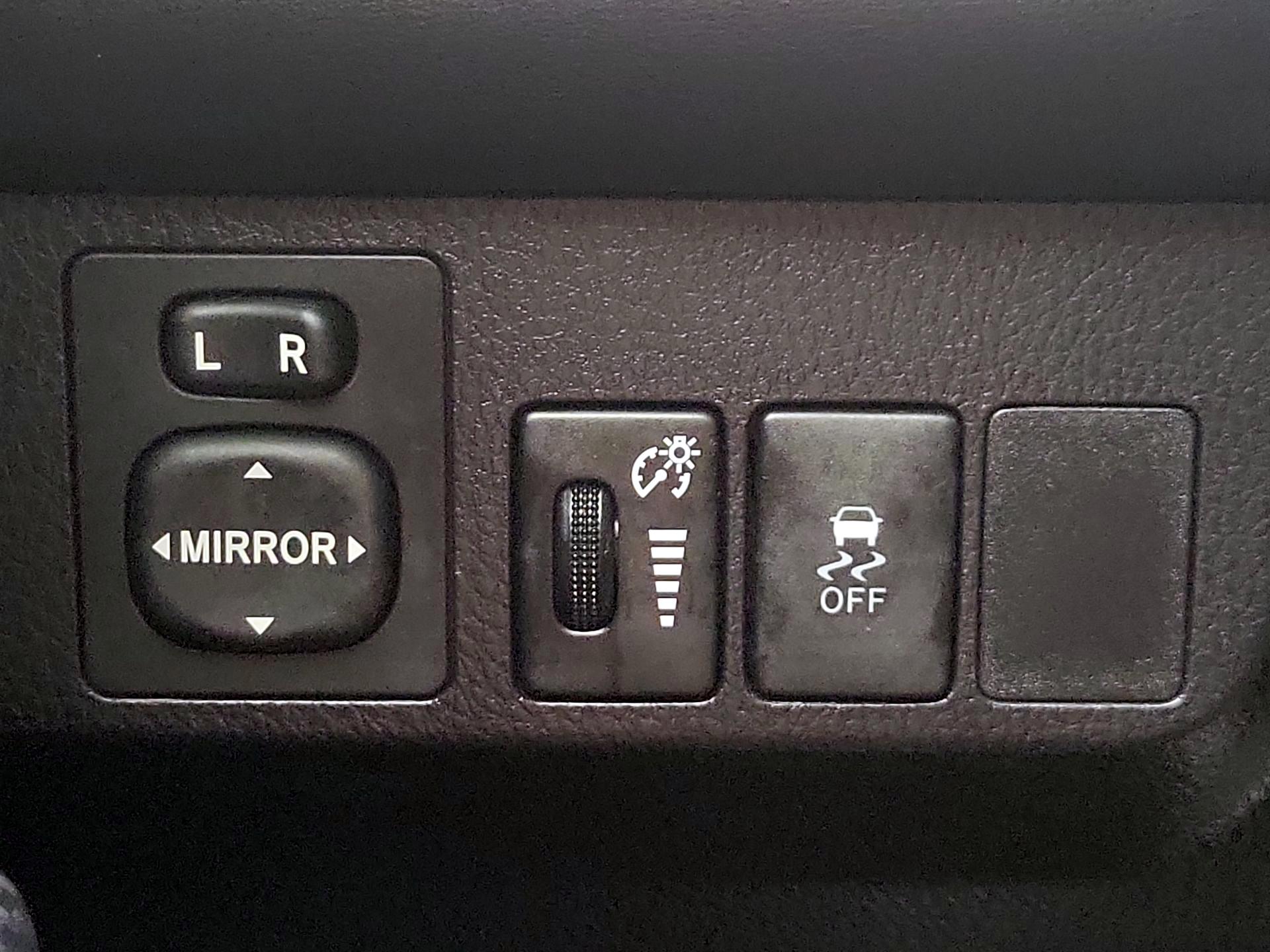 Thumbnail: 2015 Toyota RAV4 - 13