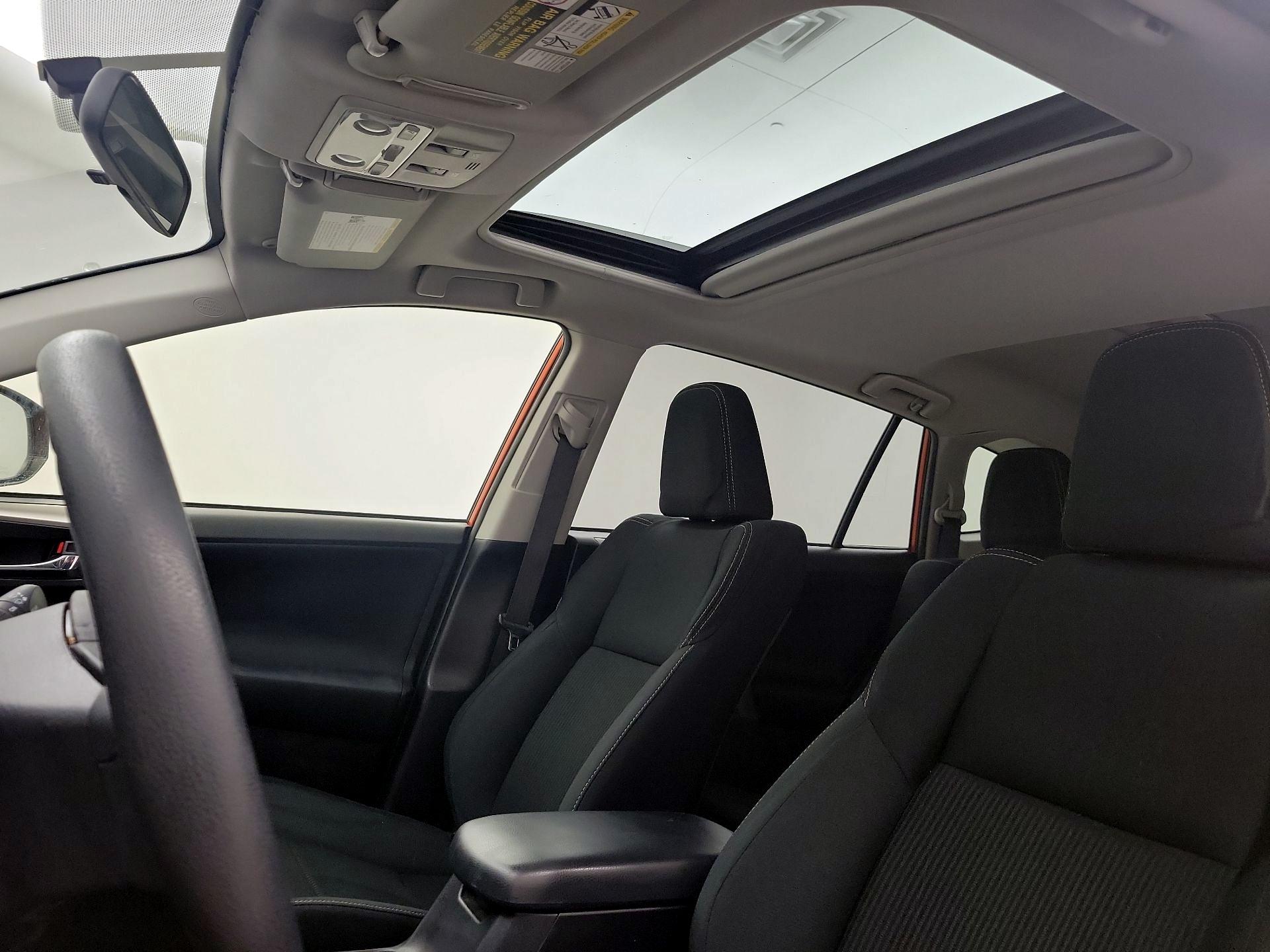 Thumbnail: 2015 Toyota RAV4 - 20