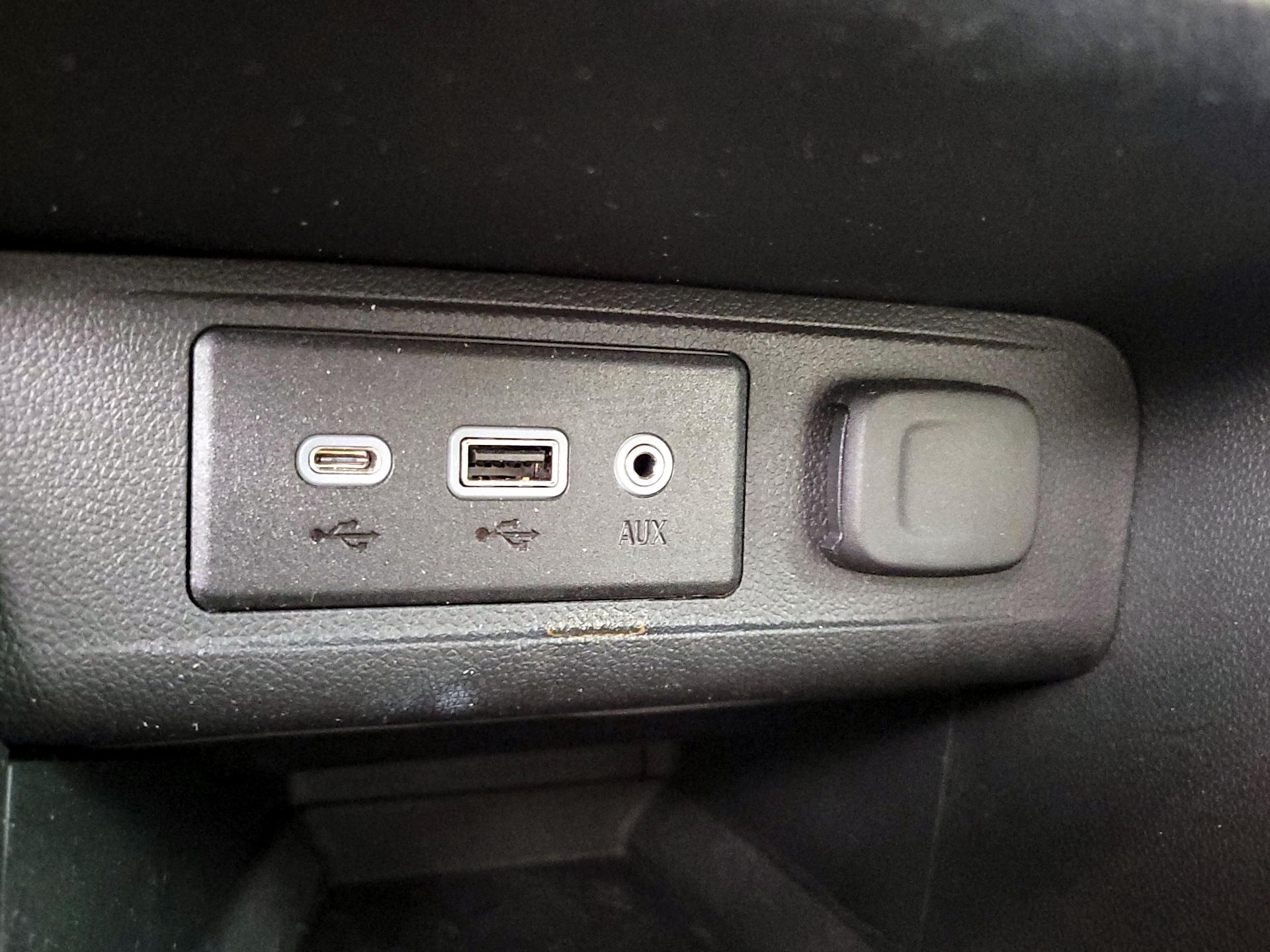 Thumbnail: 2023 Buick Encore GX - 18