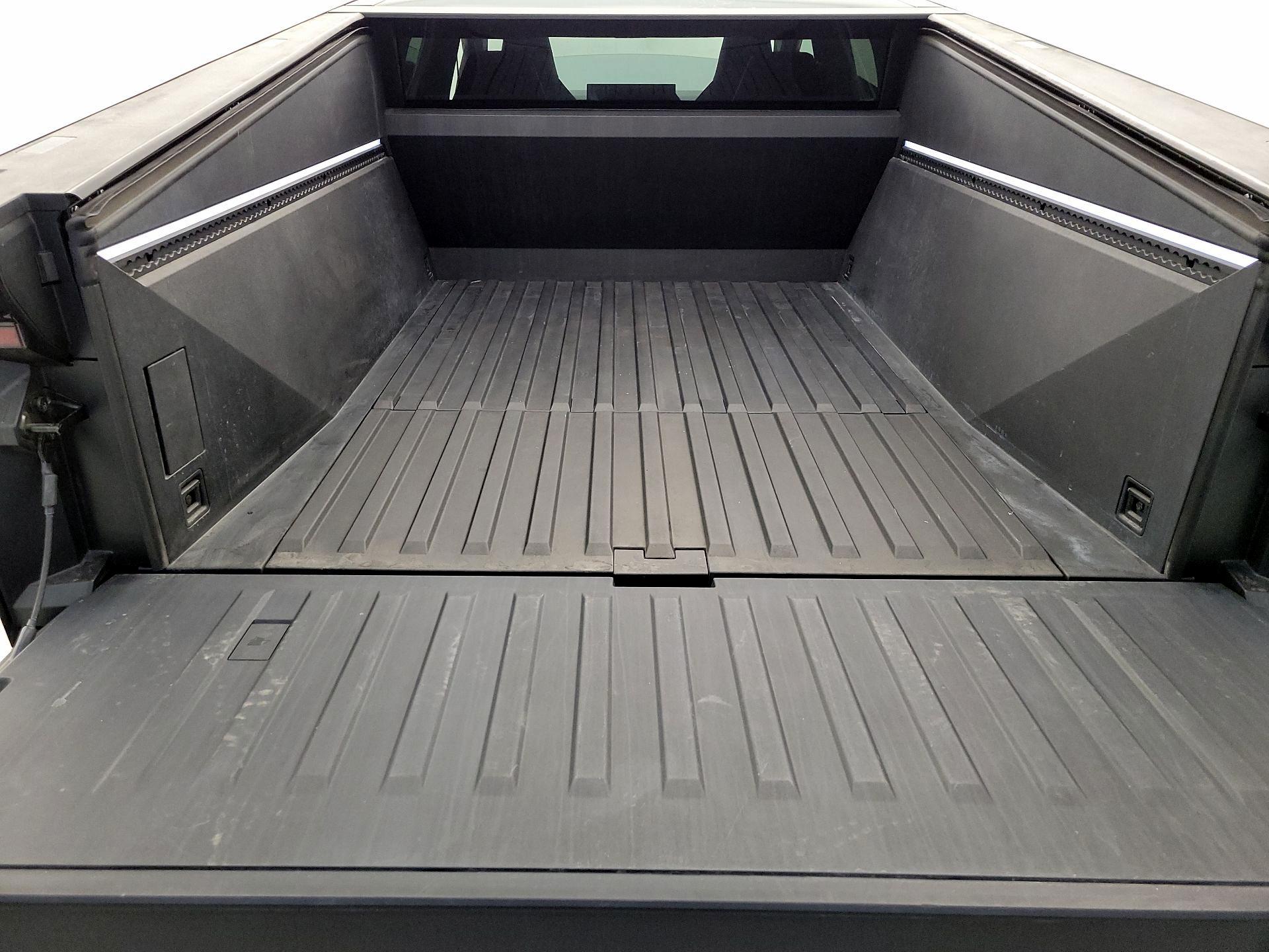 Thumbnail: 2024 Tesla Cybertruck - 18